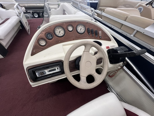 2002 LOWE SUNCRUISER TR220 - Image 15