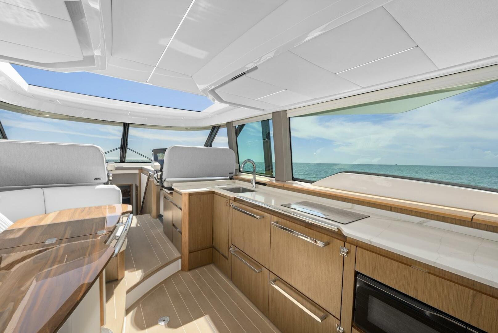 2023 Tiara Yachts EX 60 - Image 22