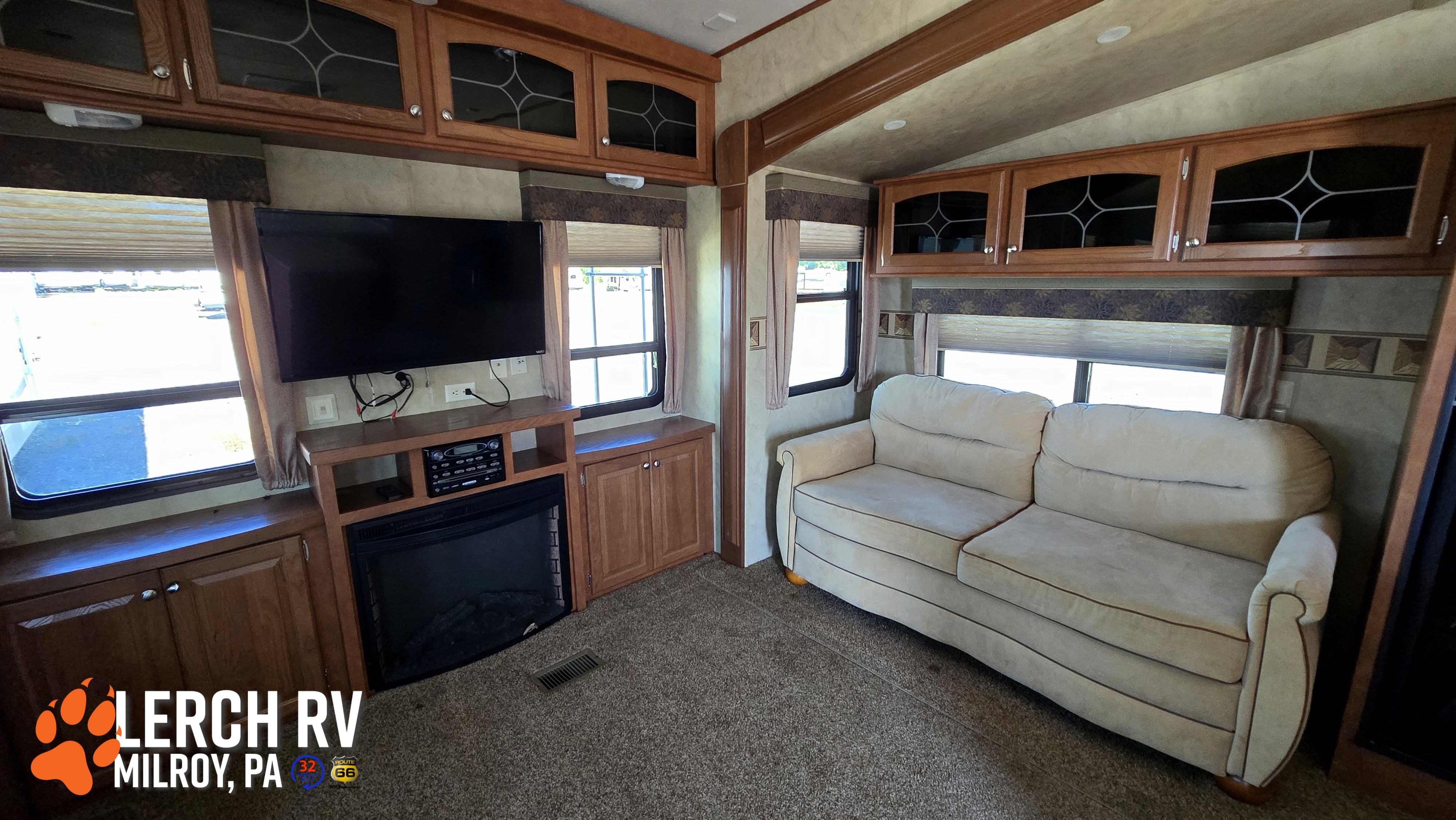 2013 FOREST RIVER CEDAR CREEK SILVERBACK 29RE - Image 12