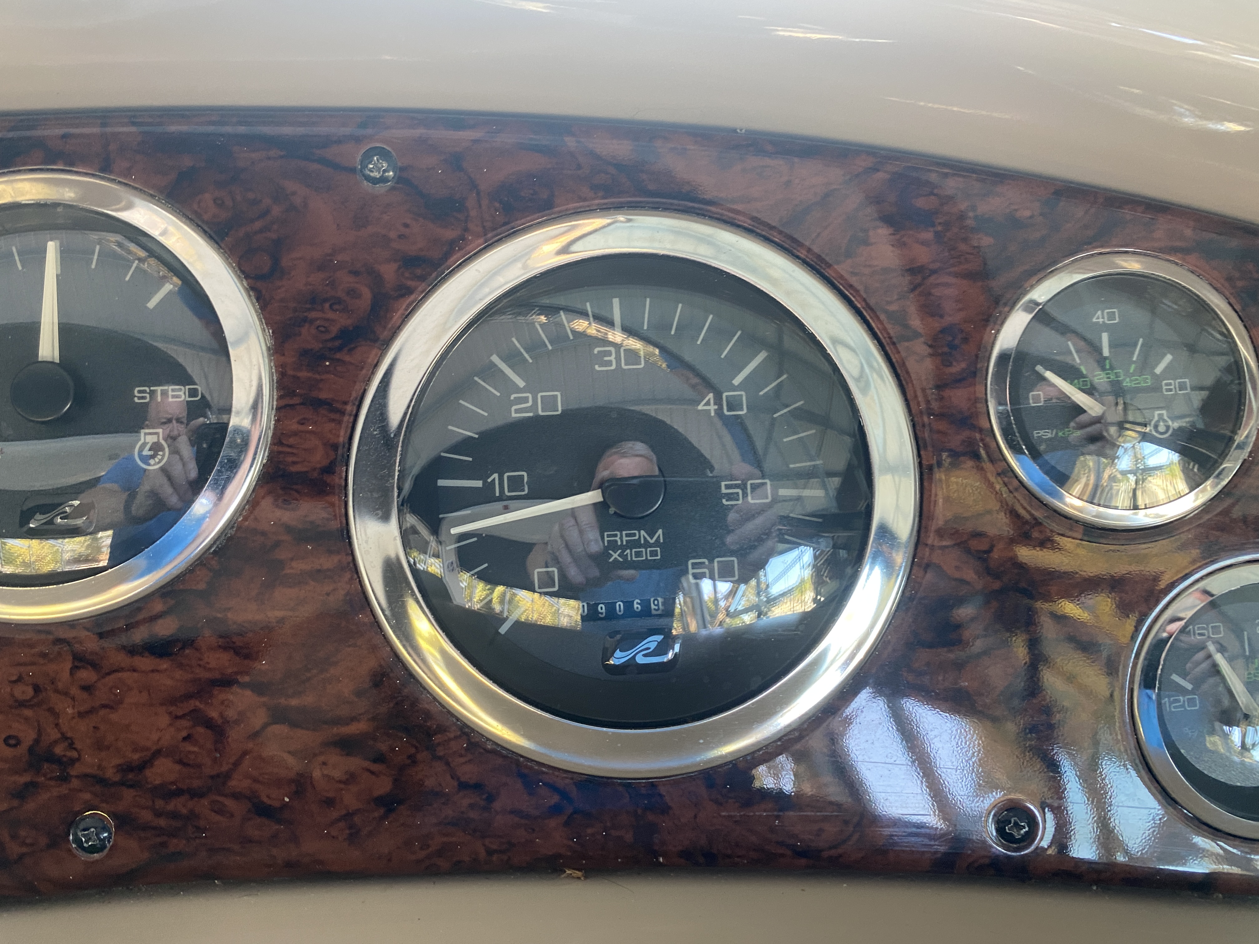 1999 Sea Ray 380 Sundancer - Image 16