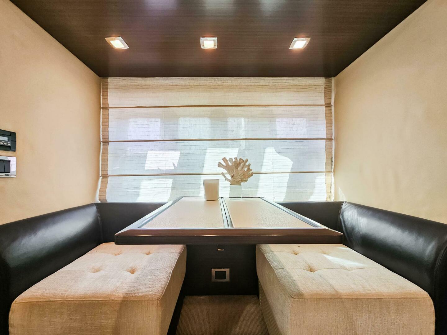 2013 Azimut 70 - Image 44