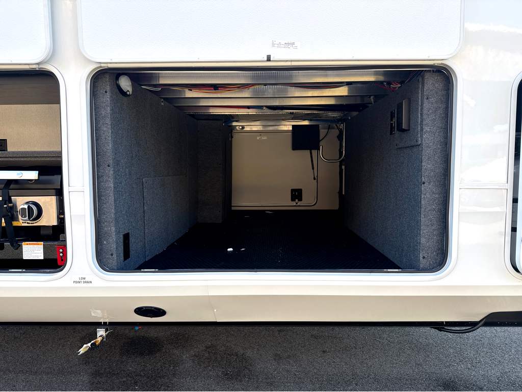 2027 JAYCO NORTH POINT 361RLBH - Image 6