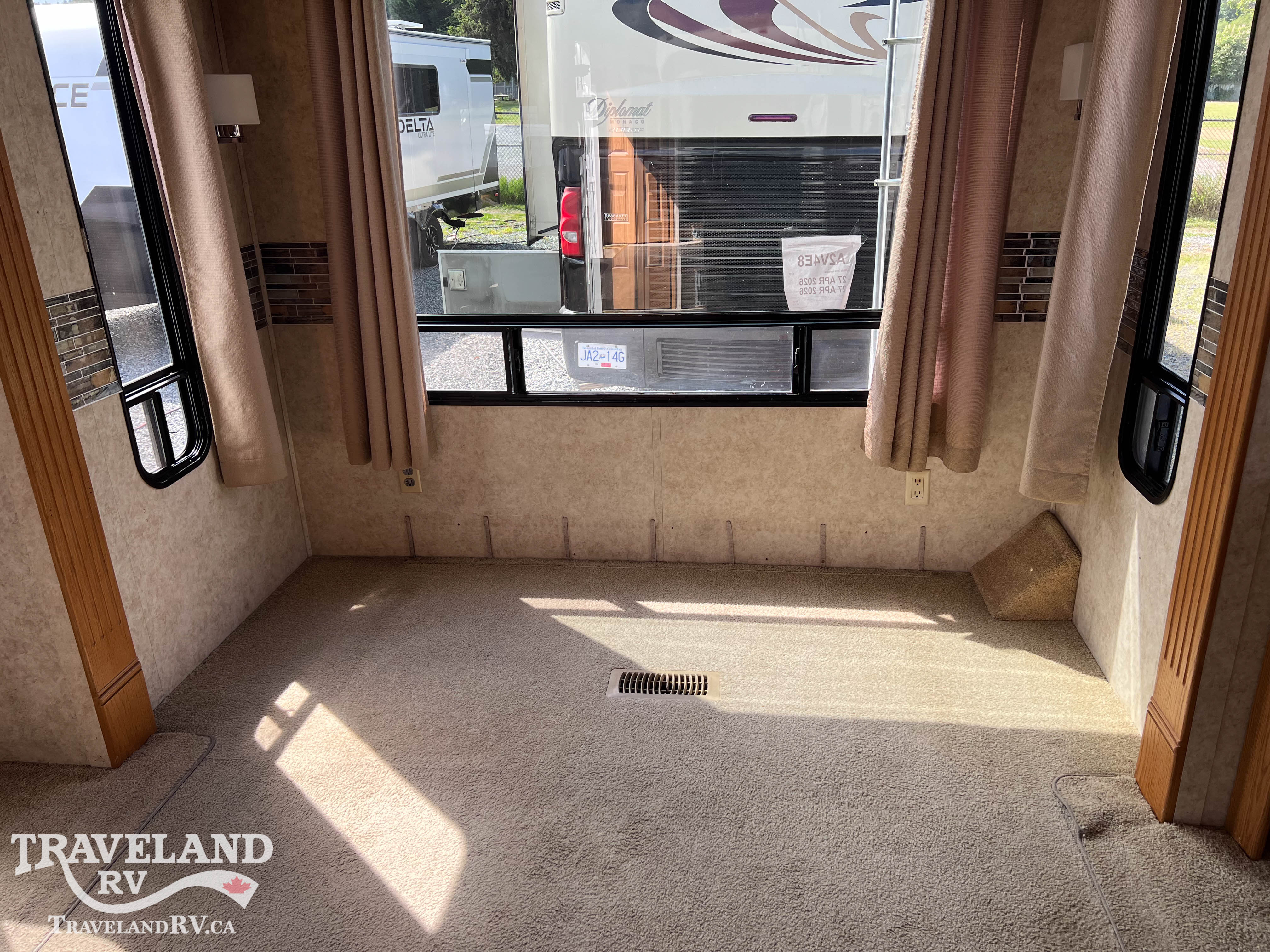 2006 KEYSTONE MONTANA 3400RL - Image 10