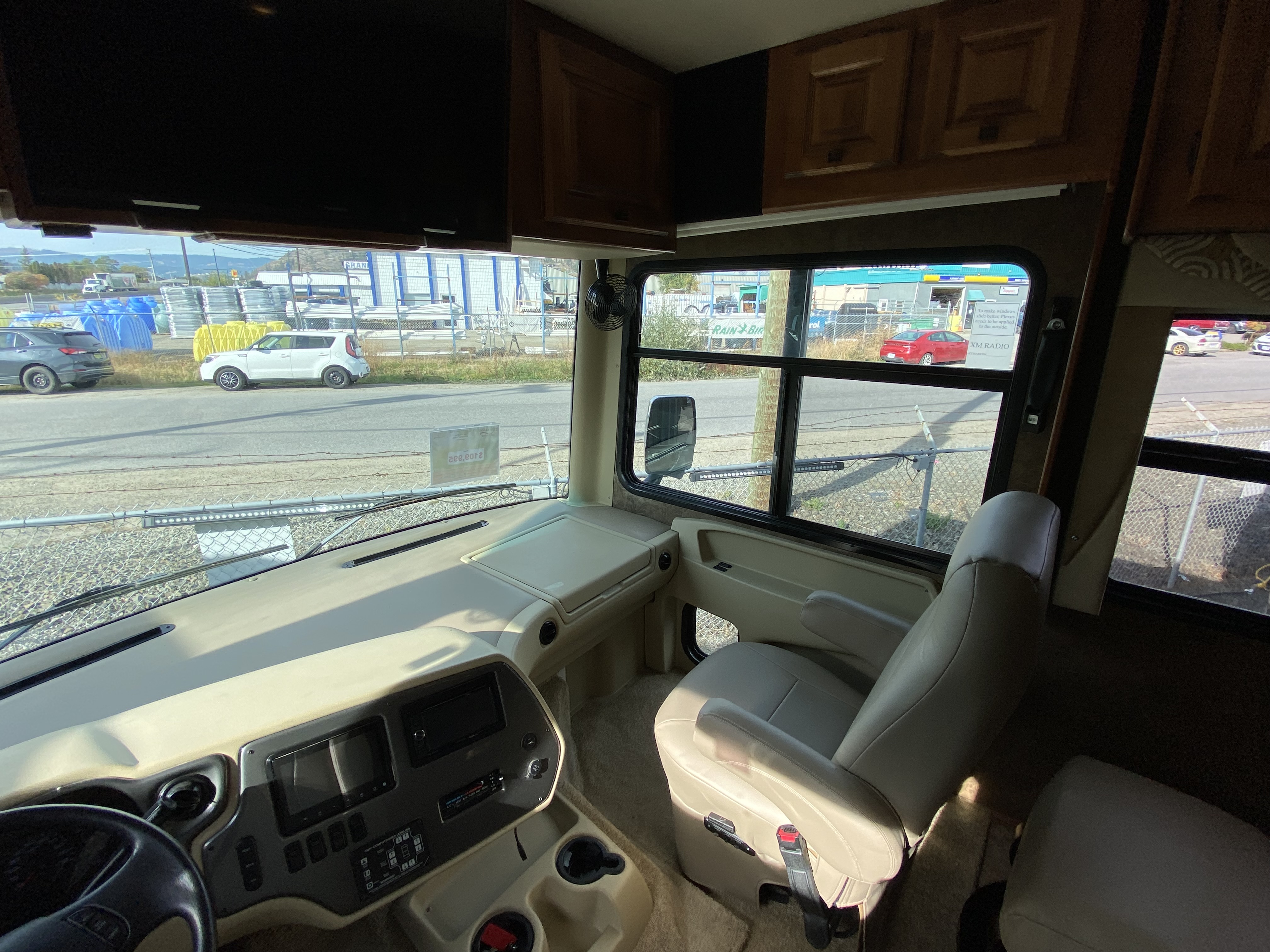 2014 Tiffin Allegro 32 CA - Image 12