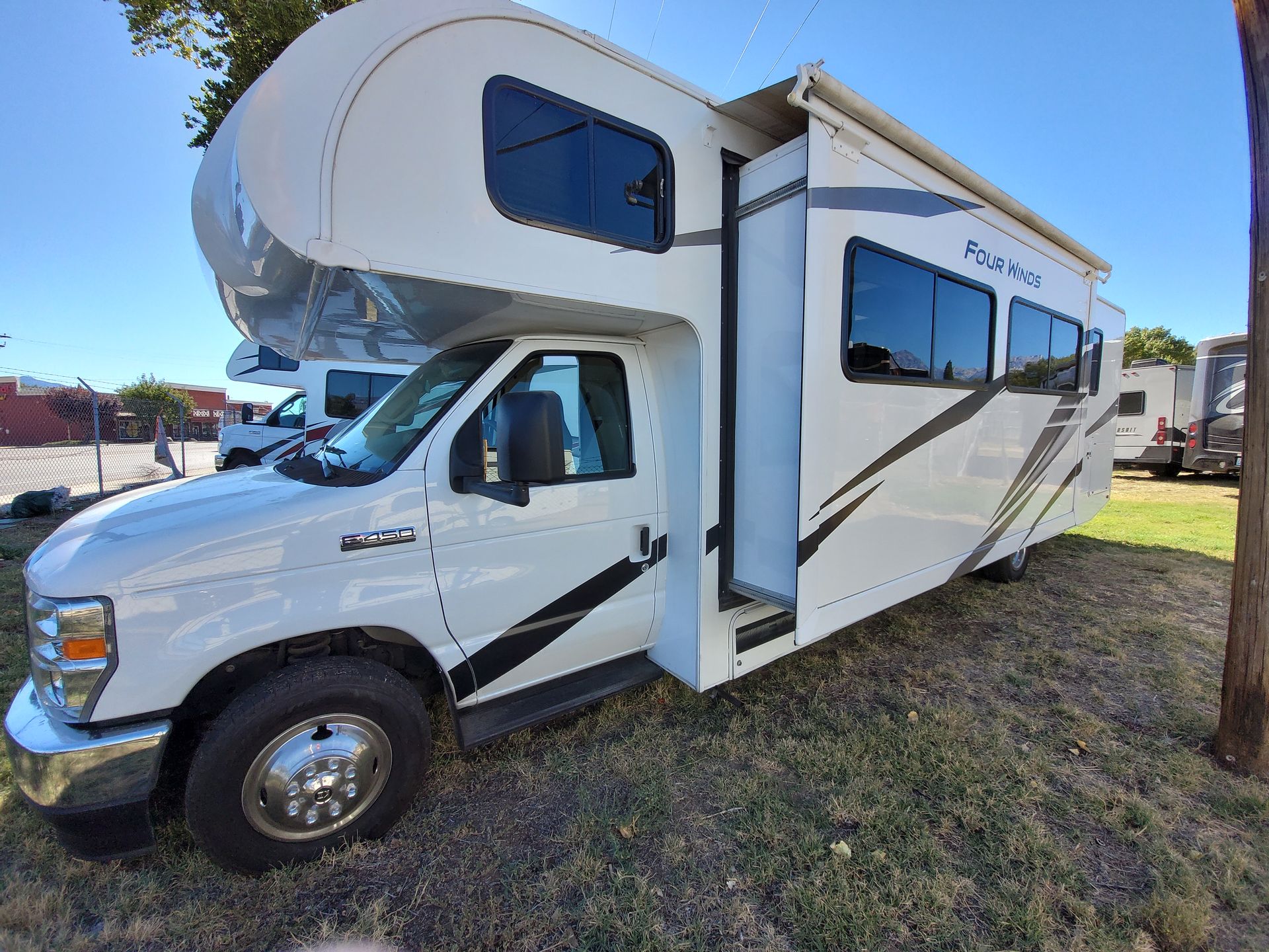 2025 Thor Motor Coach Four Winds 31MV - Image 4