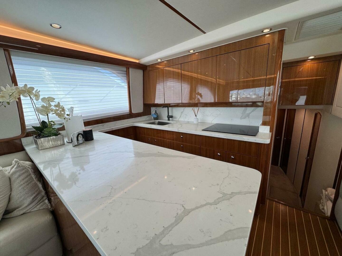 2007 VIKING 52 Convertible Base - Image 10