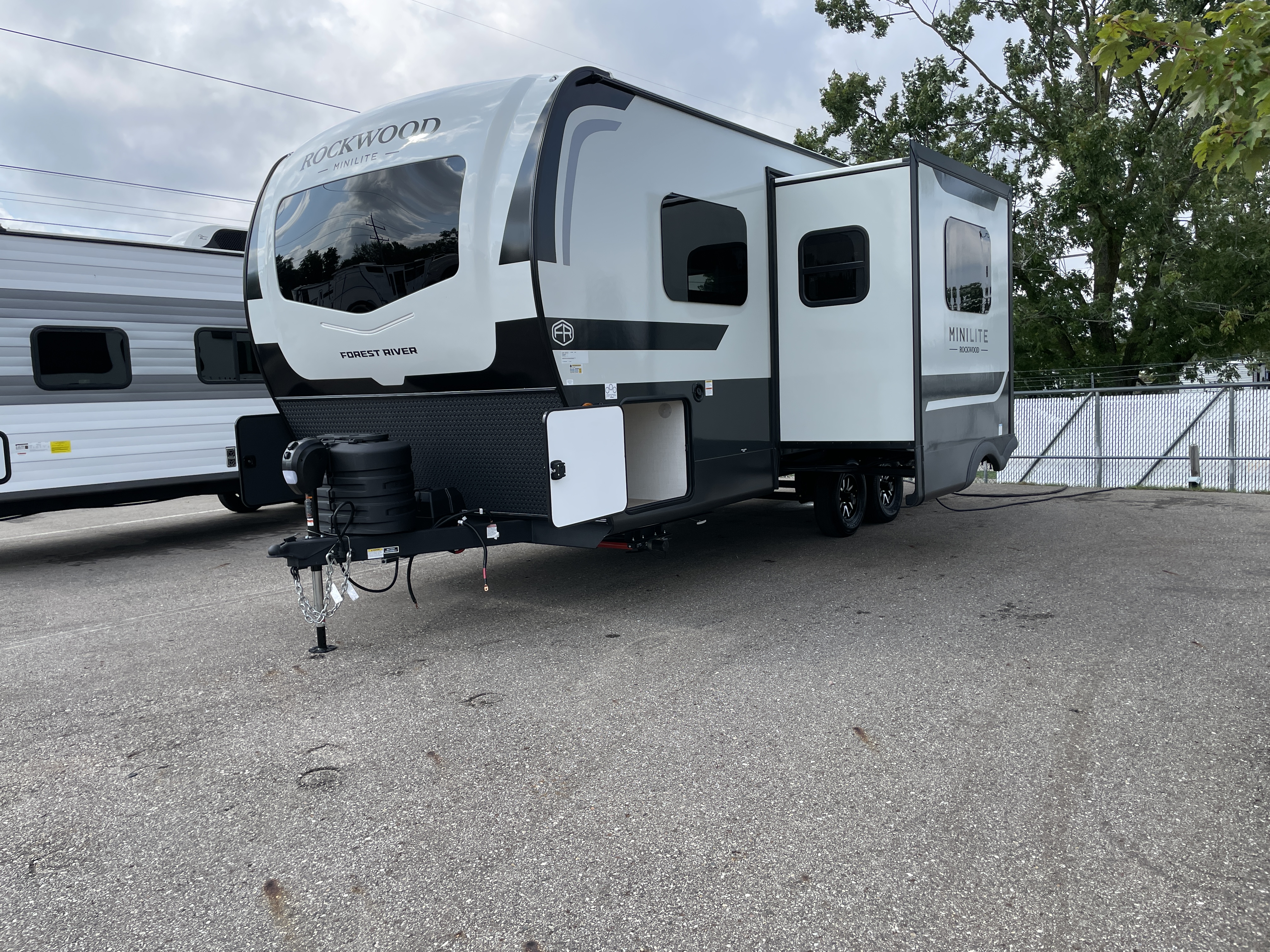 2027 Forest River Rockwood Mini Lite 2205S - Image 6