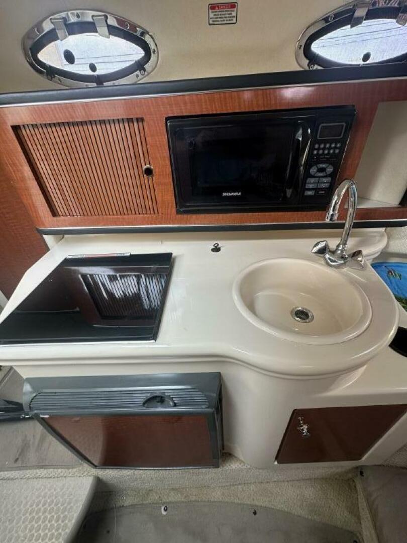 2004 Sea Ray - Image 10