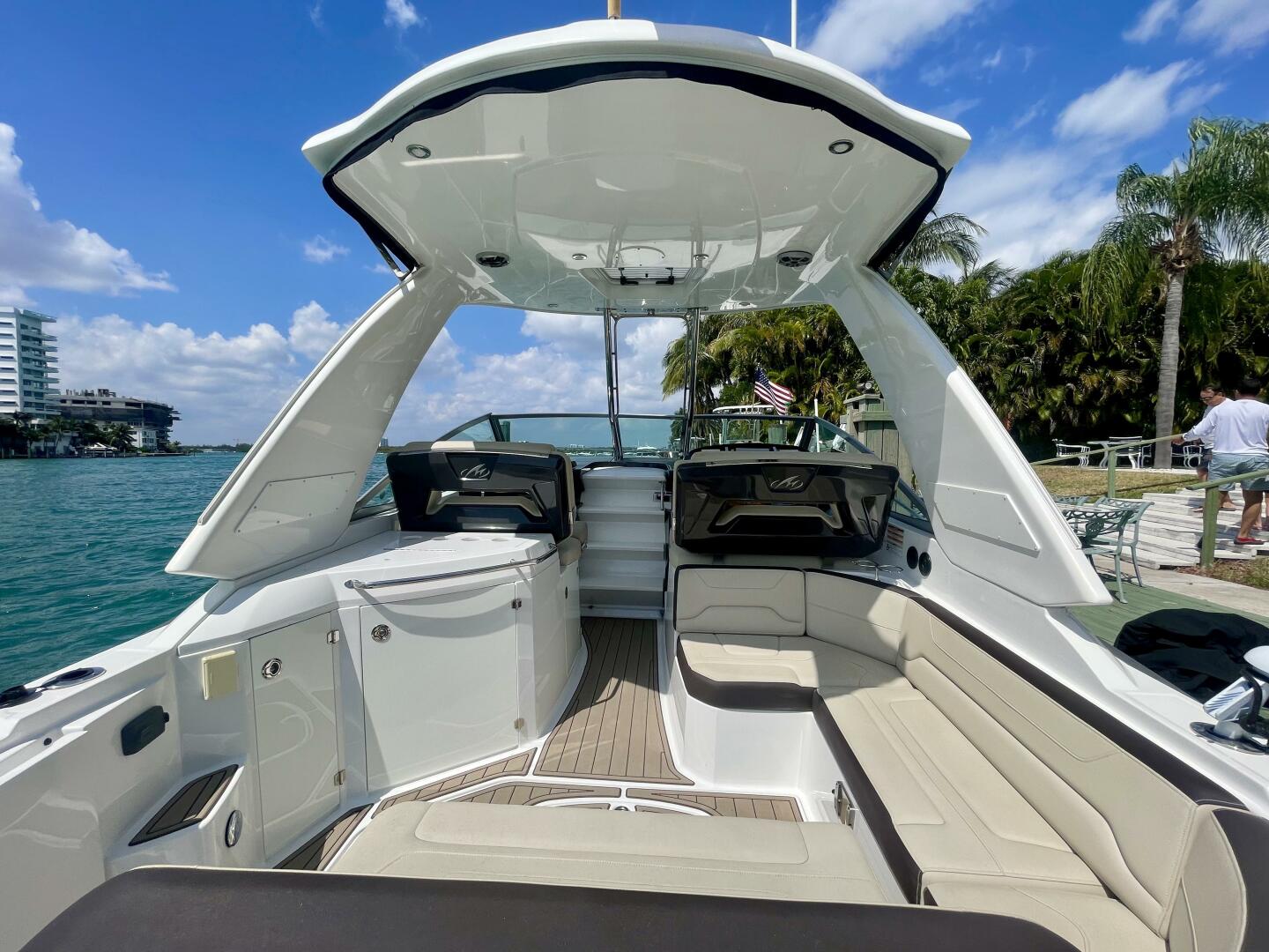 2016 Monterey 335 Sport Yacht - Image 16