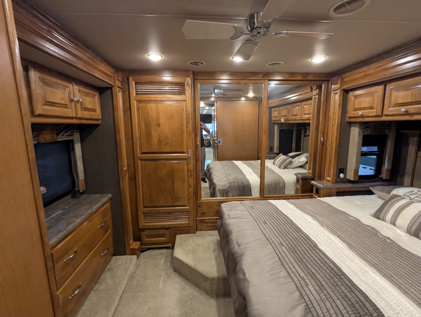 2016 Tiffin Allegro Red 38 QBA - Image 28