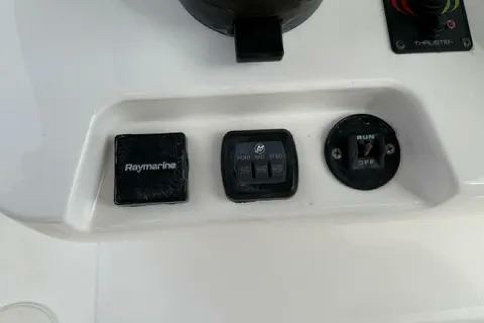 2020 Caymas 341 CC - Image 9