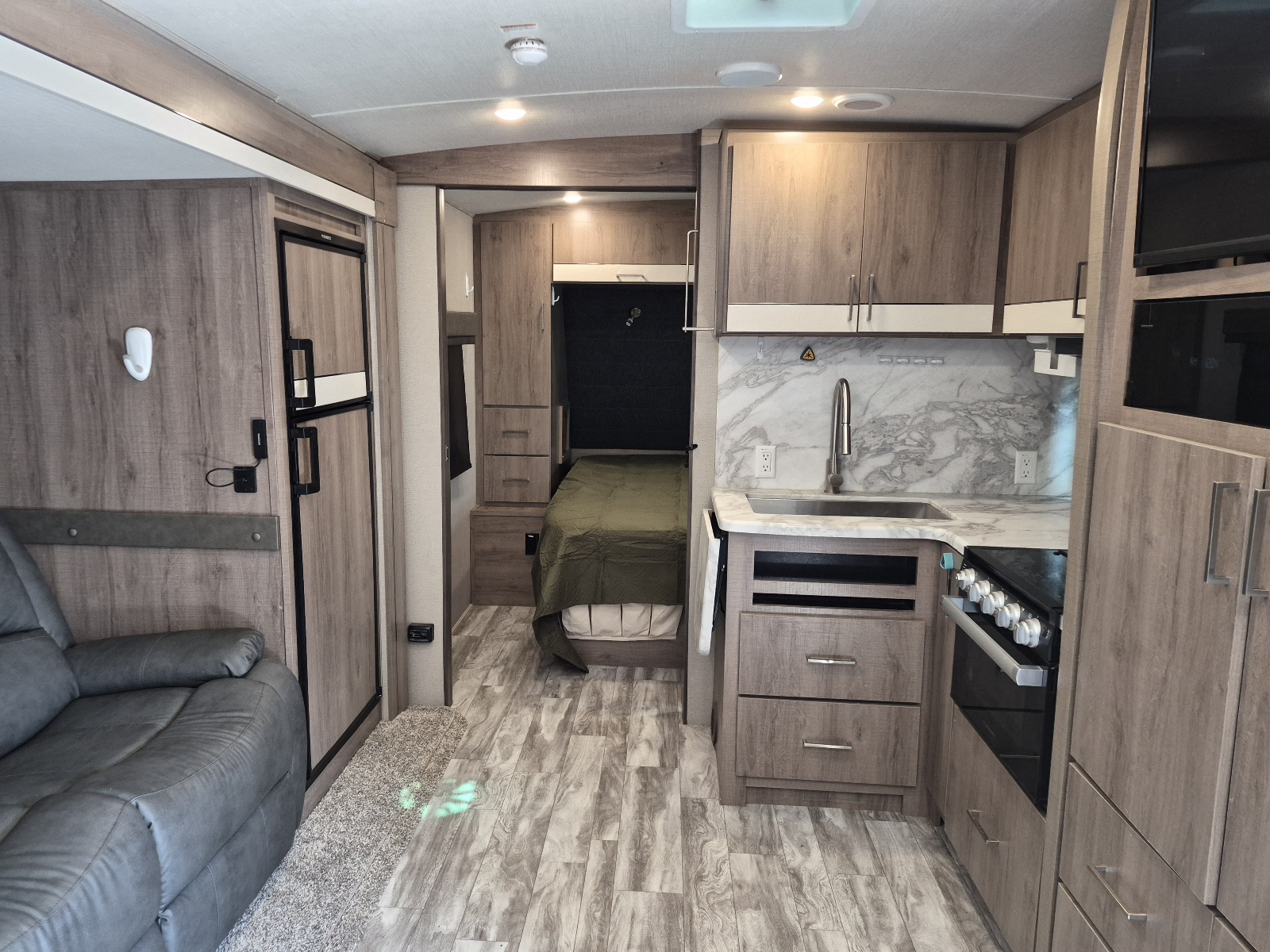 2022 Grand Design Imagine 2400BH - Image 5