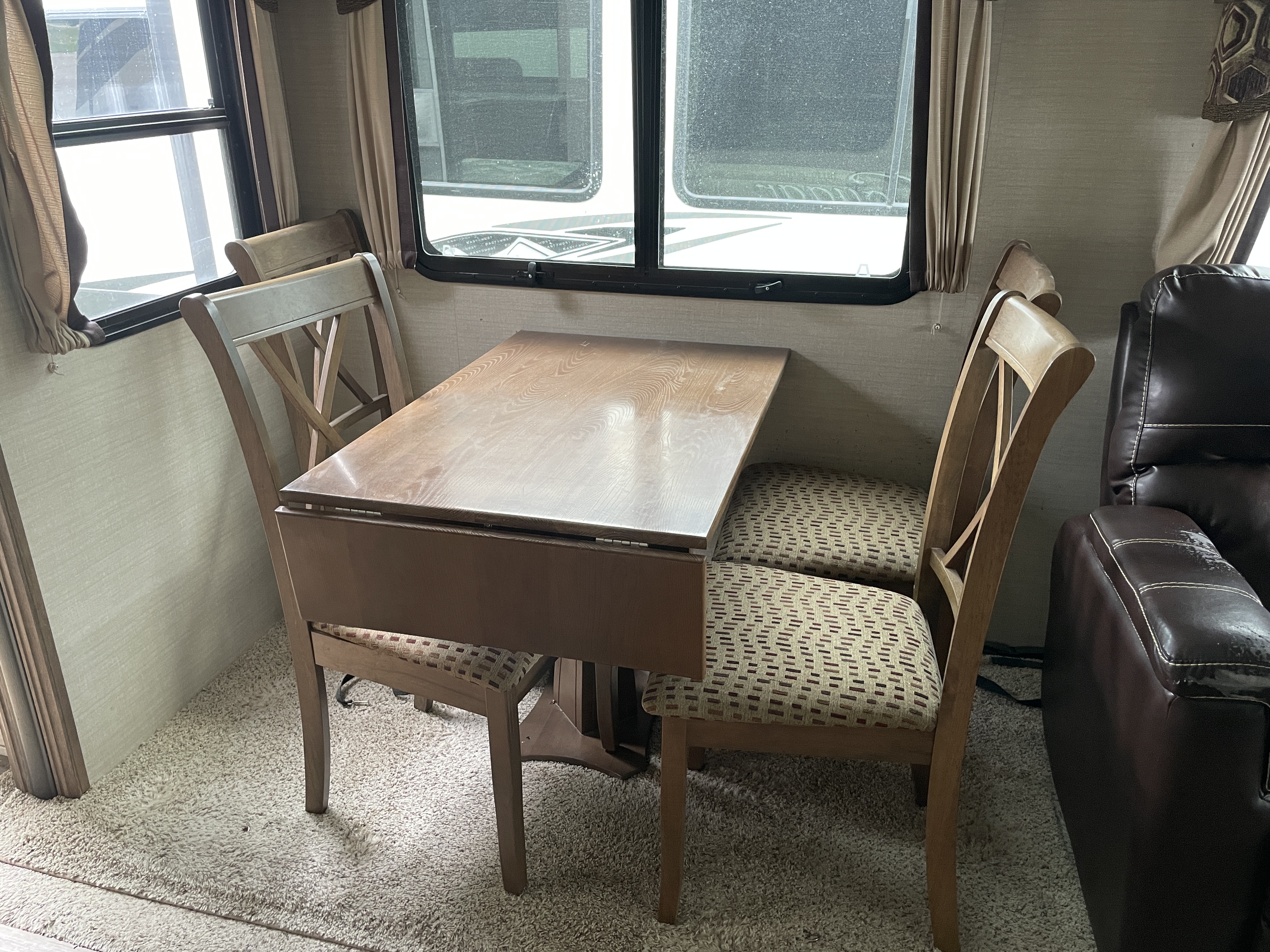 2016 Keystone RV Cougar Half-Ton 30RLI - Image 11