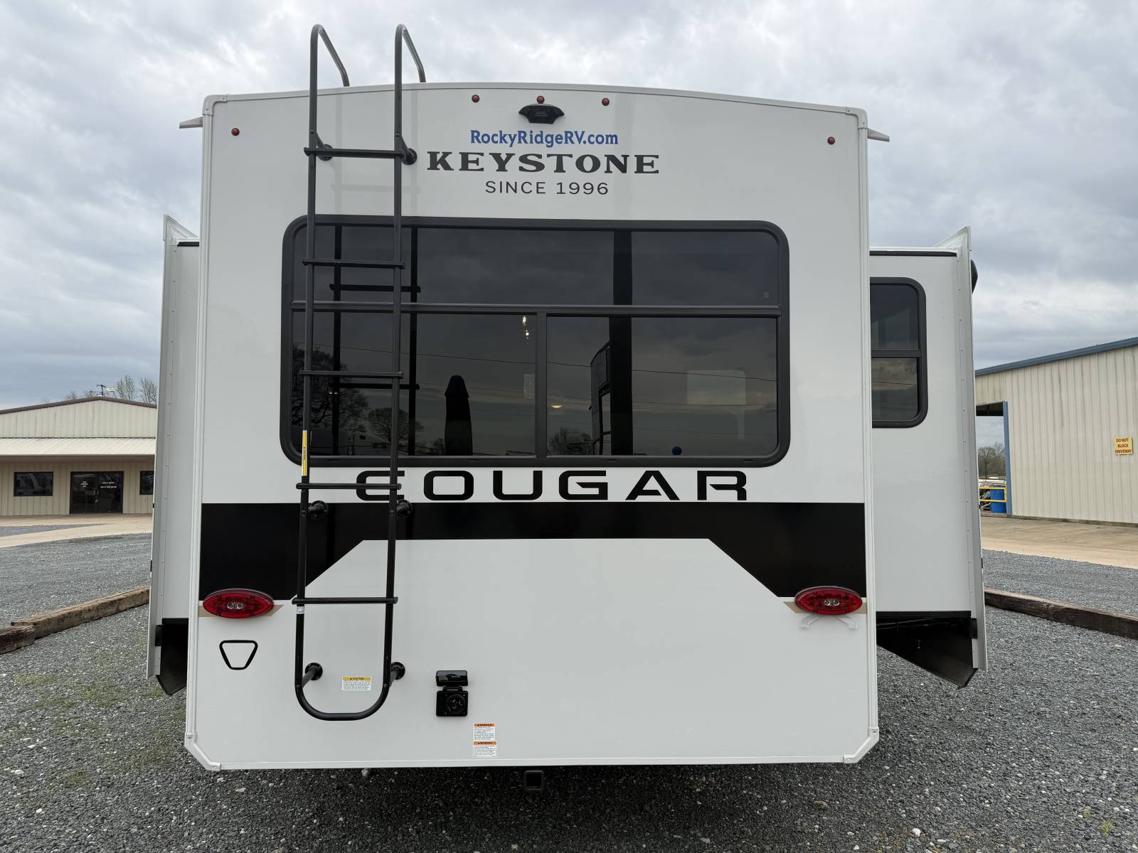 2026 Keystone Cougar Half-Ton 28RLI - Image 6