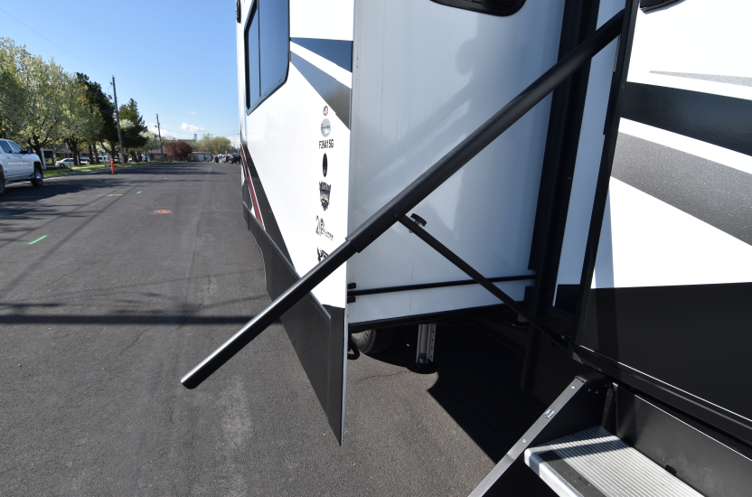 2025 Eclipse Attitude Wide Lite 5th Wheel 39A15G - Image 13