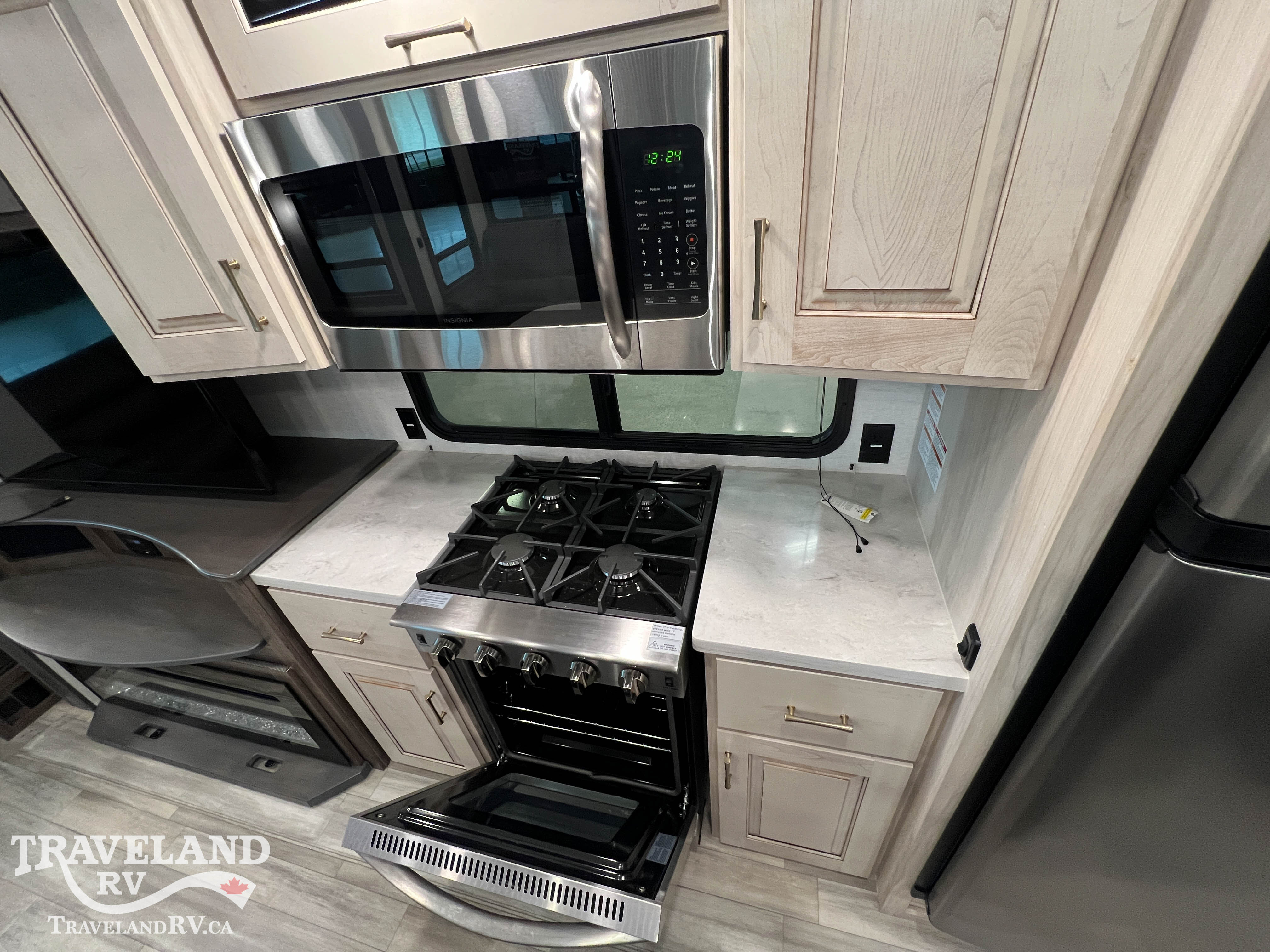2022 Alliance RV Paradigm 390MP - Image 11