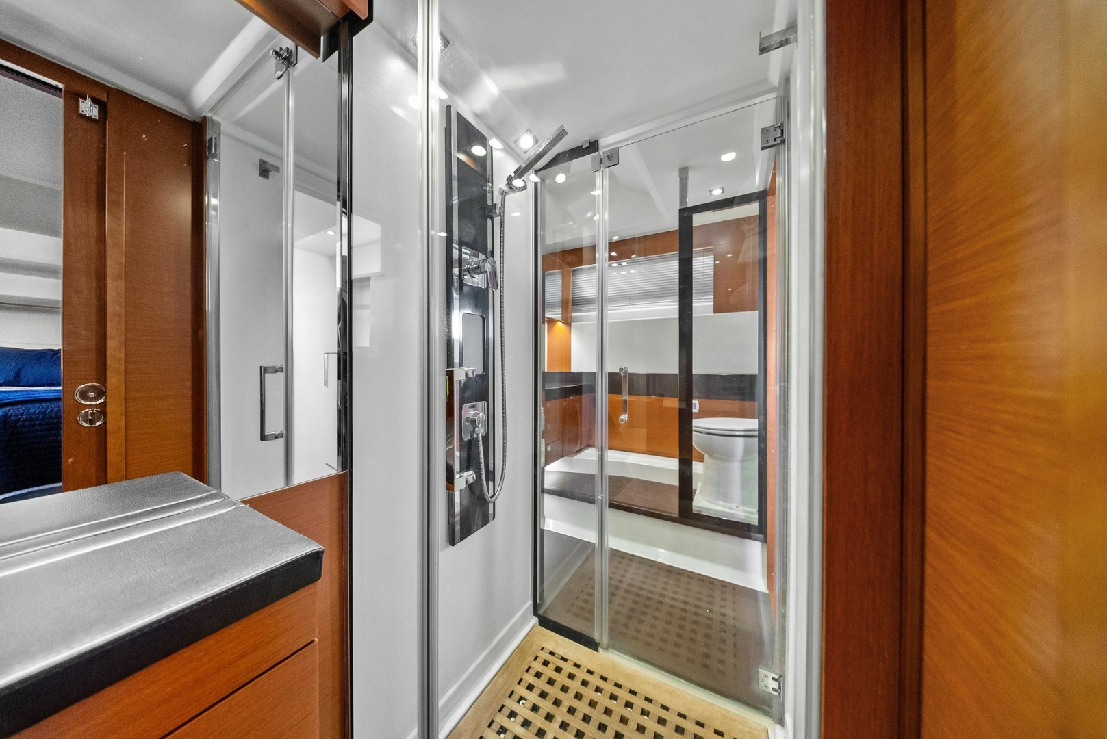 2015 Prestige 550 Base - Image 42