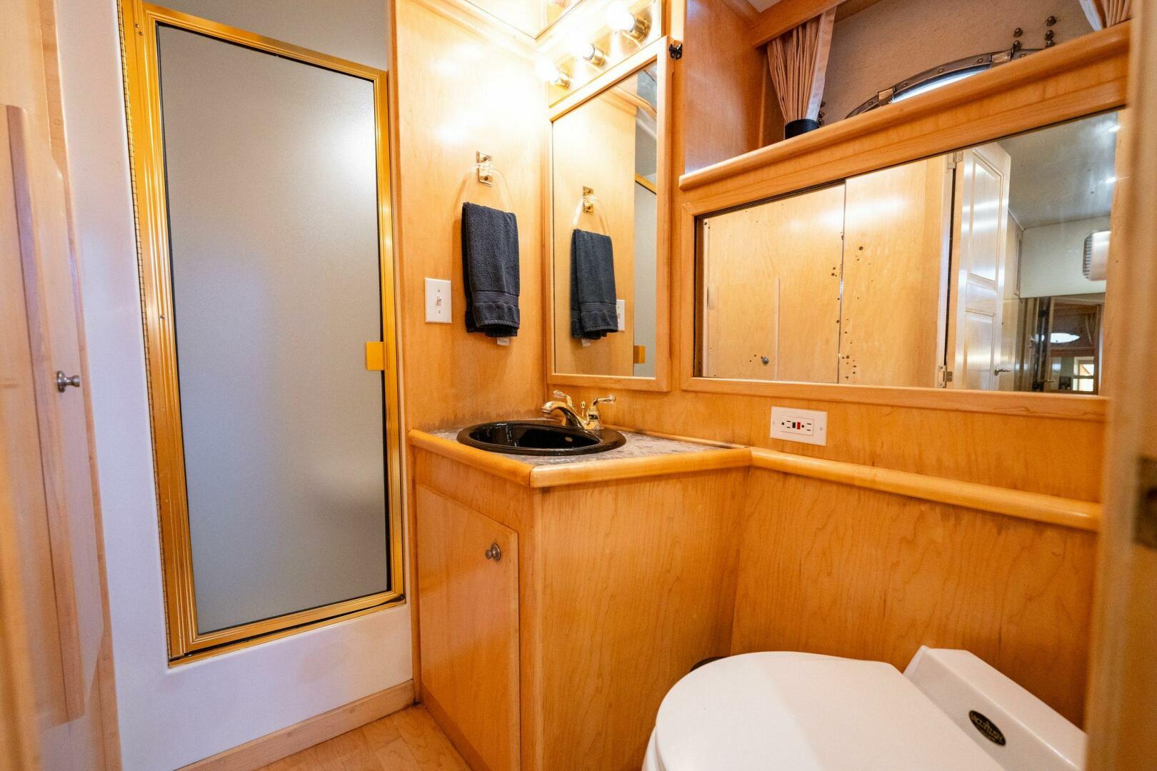 1997 Navigator Sundance 5600 - Image 105
