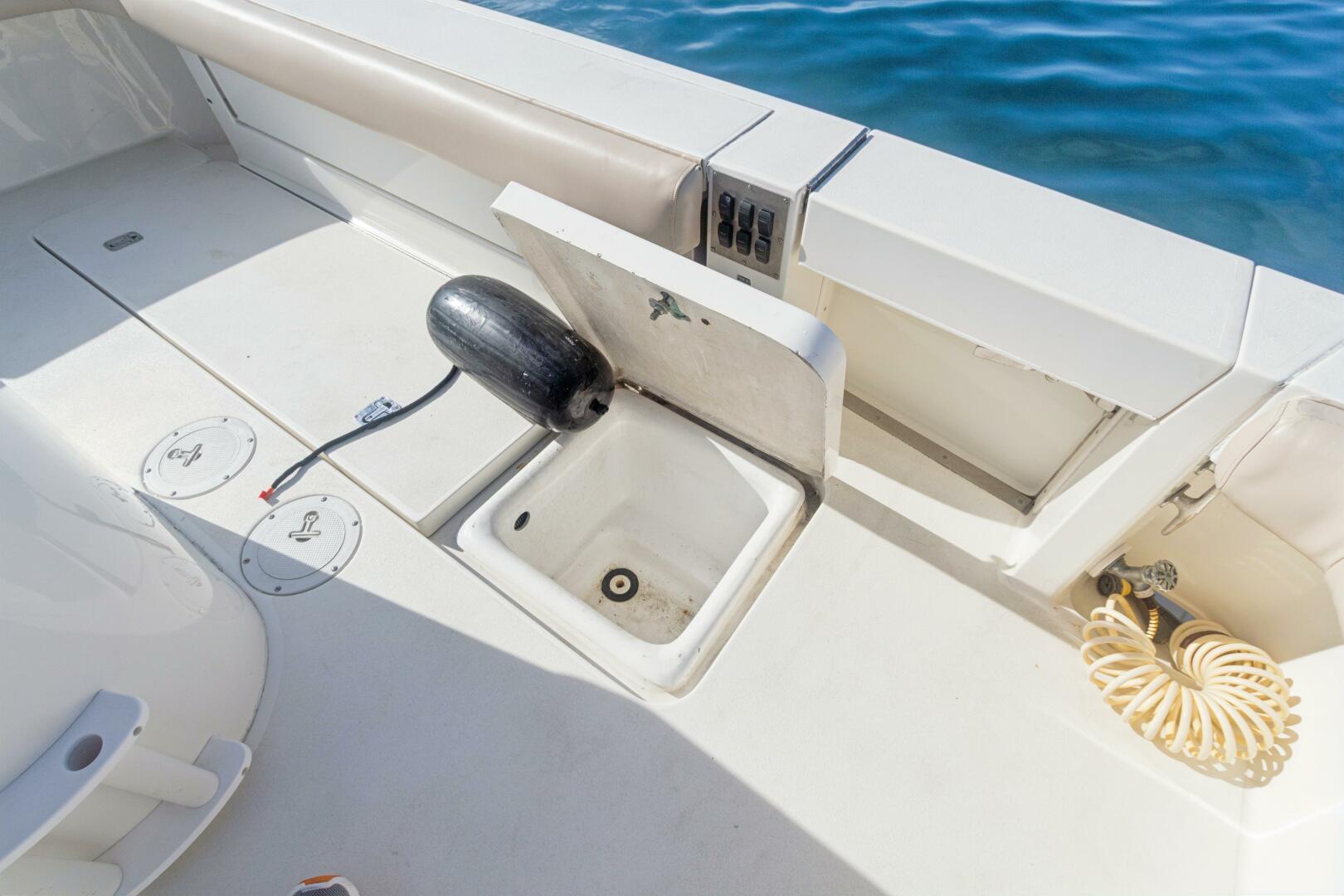 2000 Sea Ray 370 Express Cruiser - Image 37