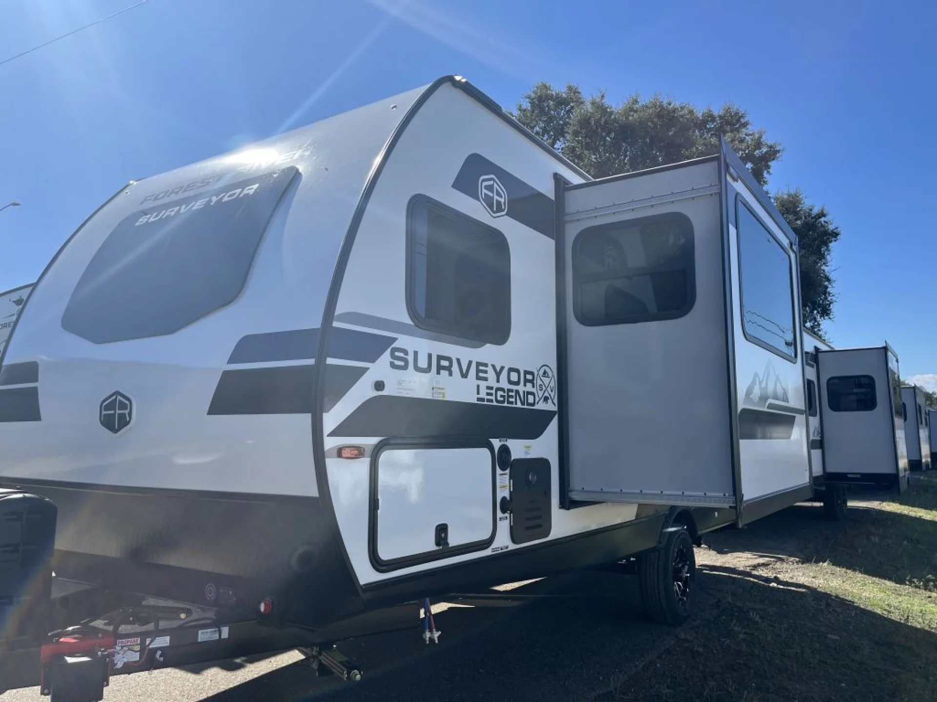 2026 FOREST RIVER SURVEYOR LEGEND 19BHLE - Image 3