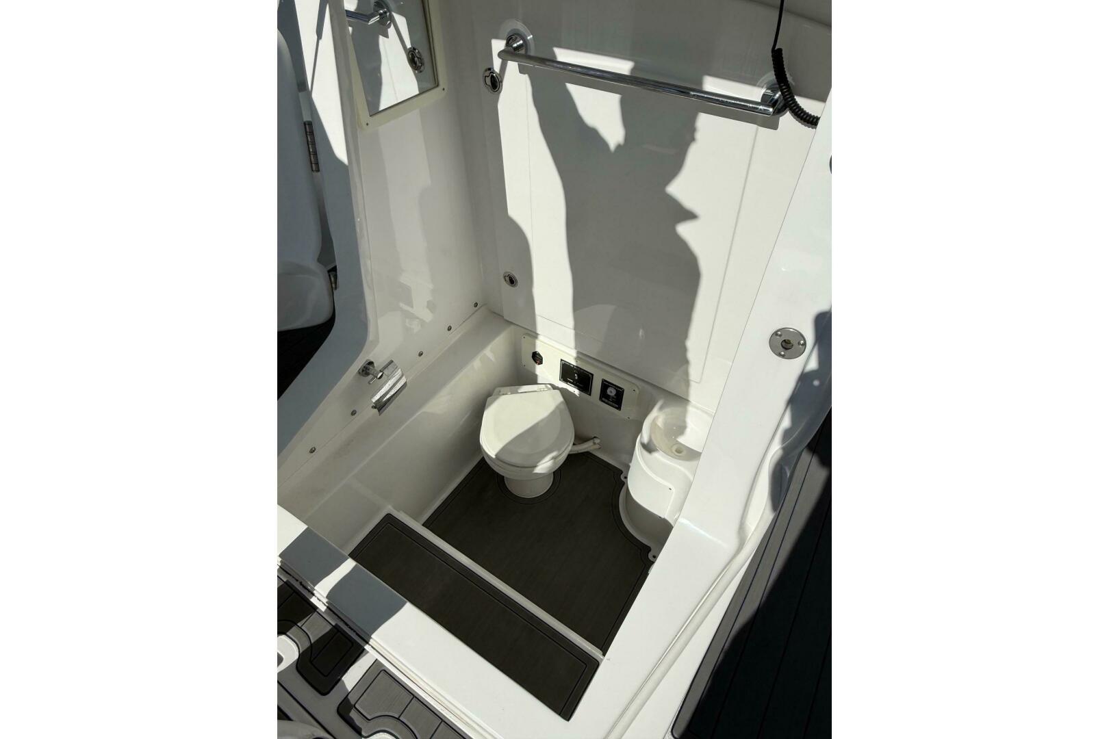 2020 Midnight Express 34 Open - Image 8