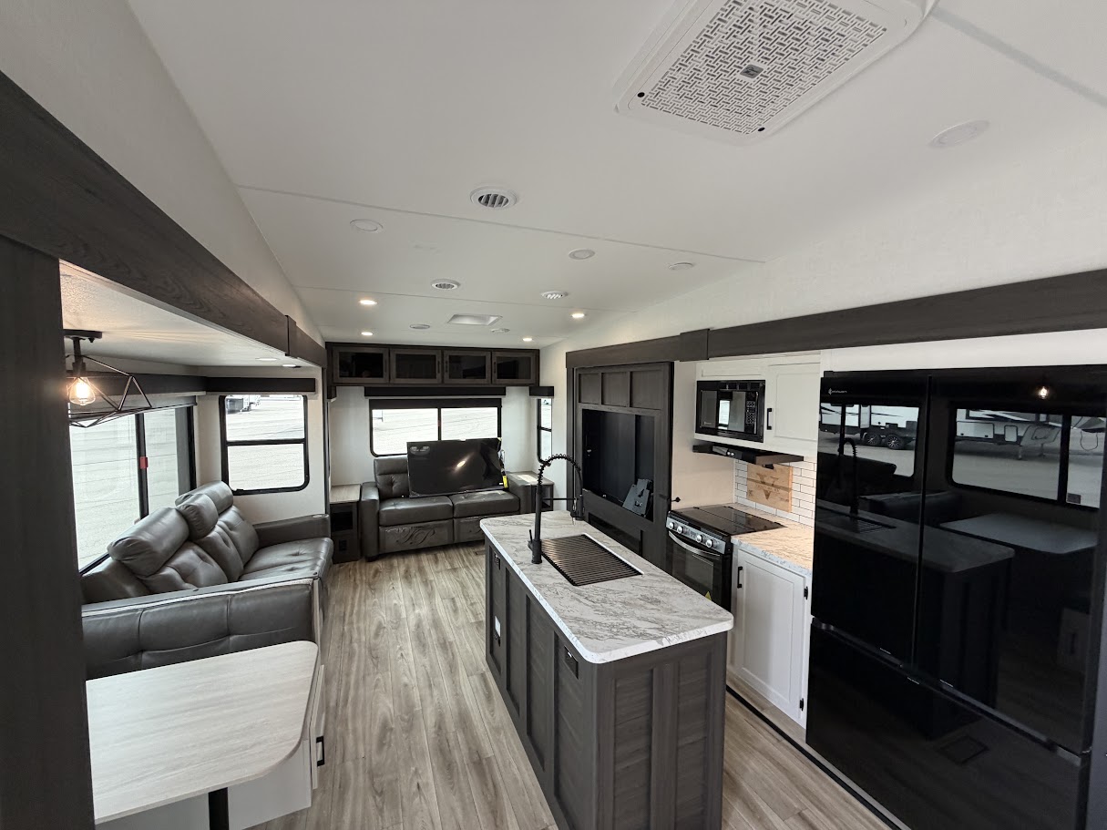 2027 VENTURE RV SPORTTREK 303VIK - Image 32