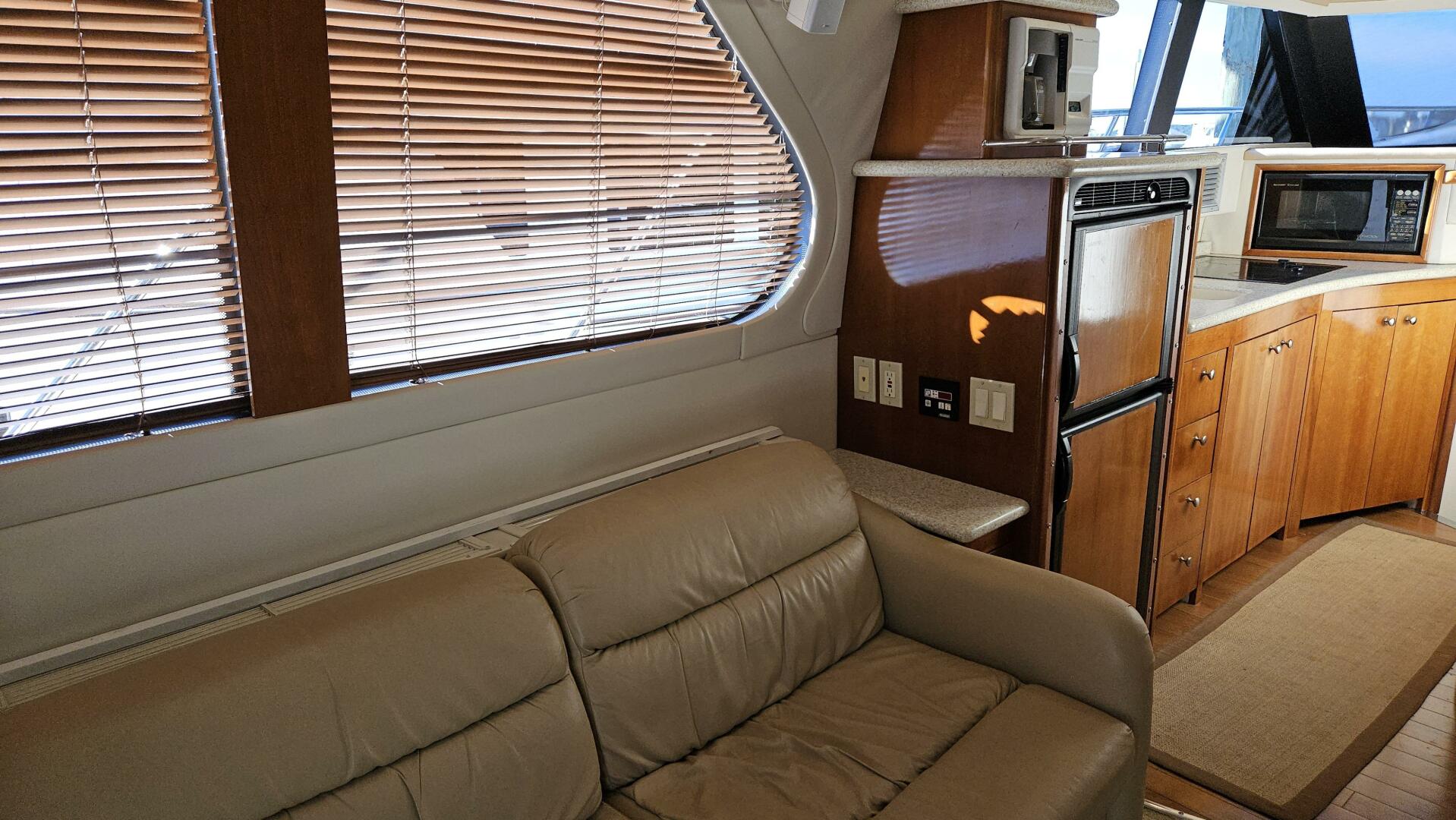 2000 Carver 450 Voyager - Image 24