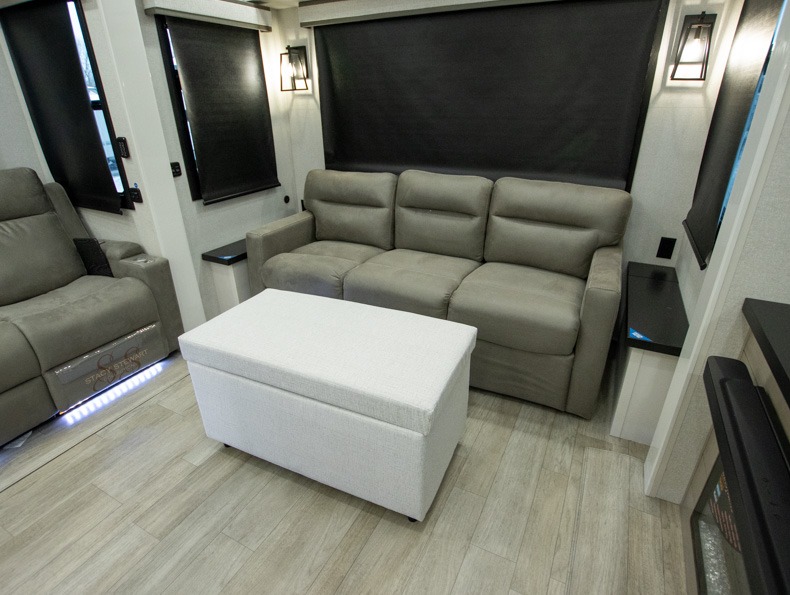 2026 Jayco Pinnacle 32RLTS - Image 12