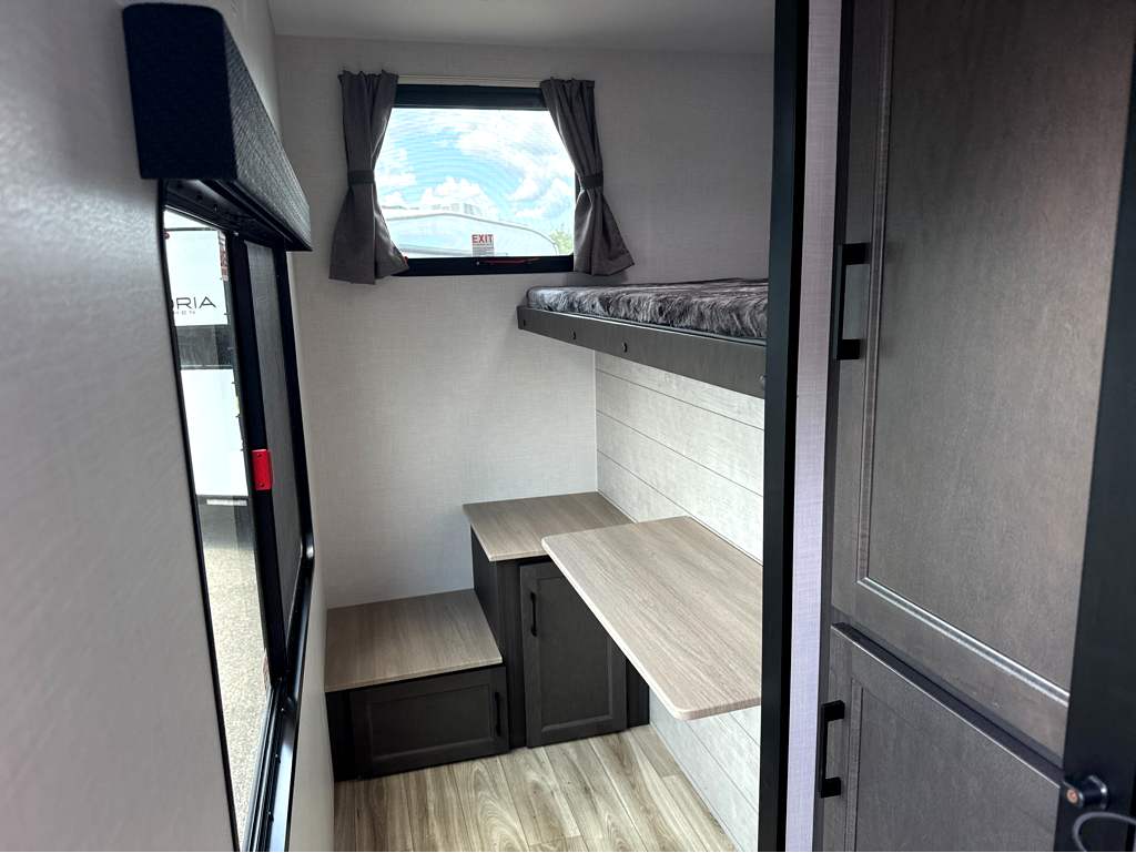 2027 VENTURE RV SPORTTREK 312VTB - Image 9