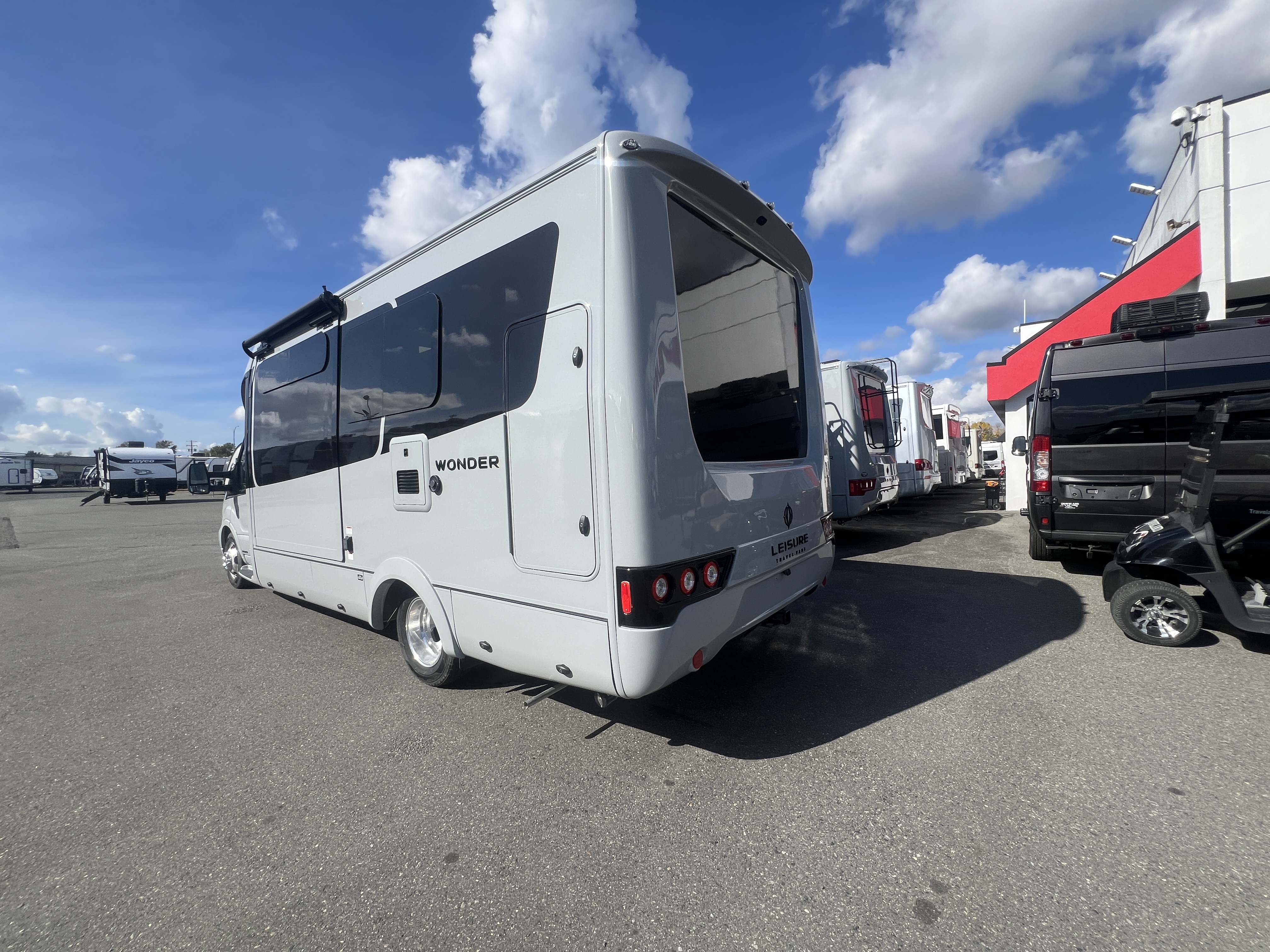 2027 Leisure Travel WONDER W24MBL - Image 7