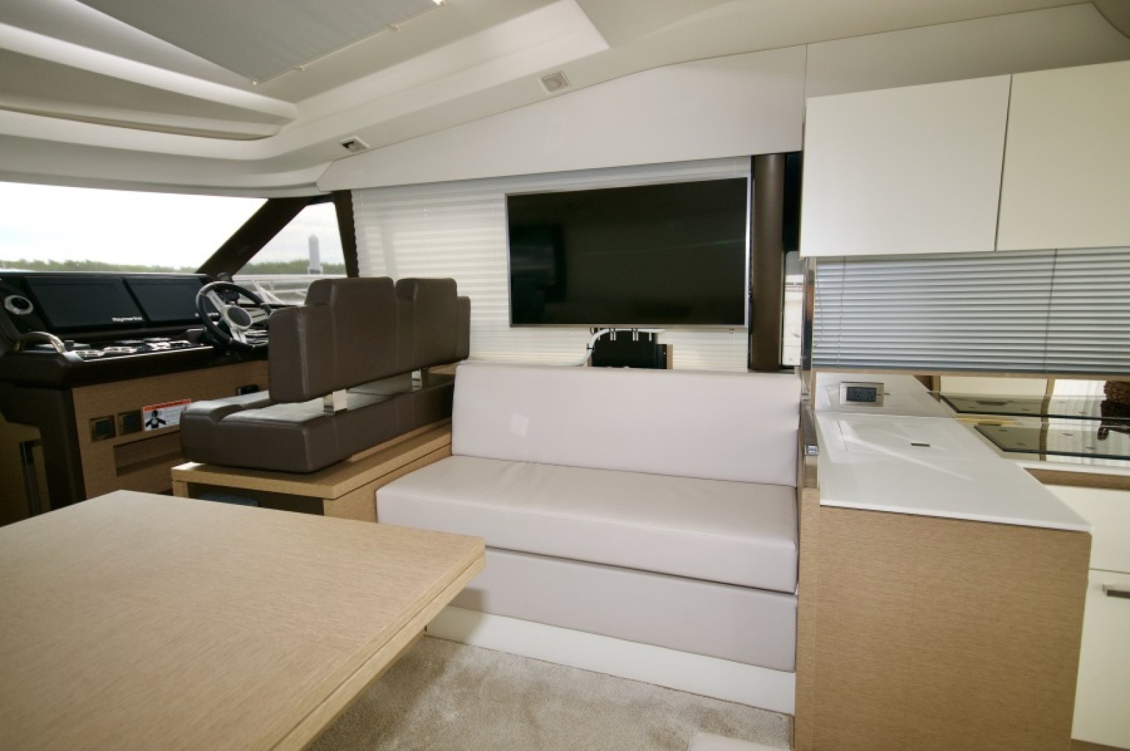 2018 Prestige 460 - Image 6