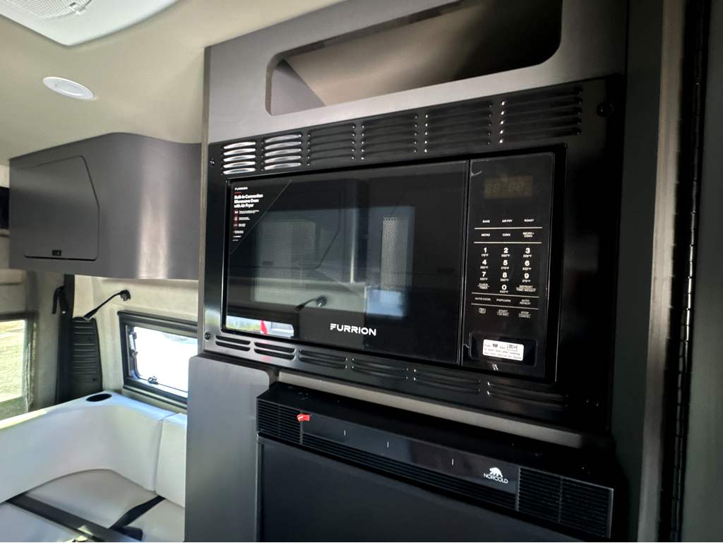 2027 GRAND DESIGN LINEAGE SERIESVP LVP2 - Image 18