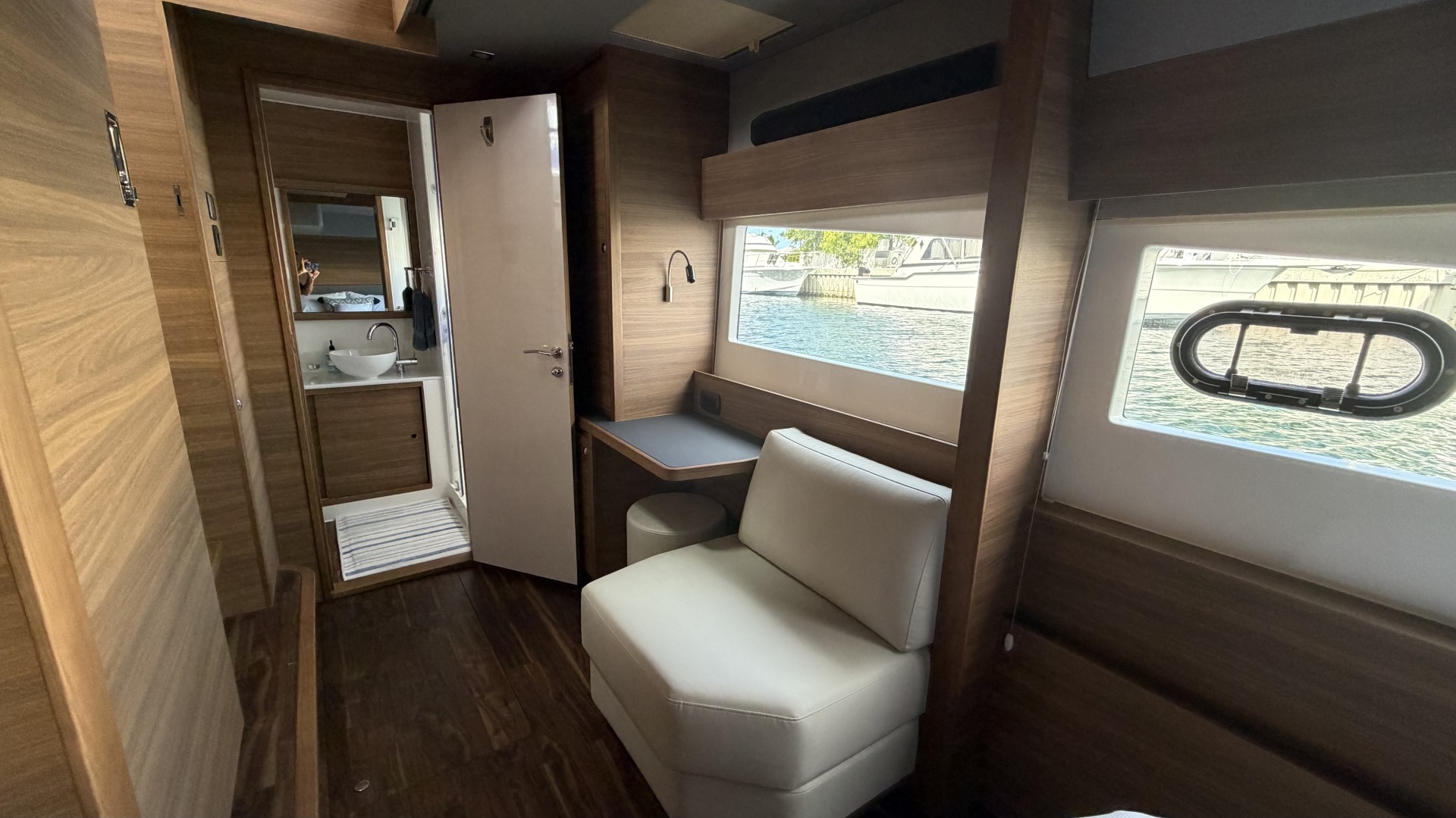 2025 Aquila 54 ENCLOSED BRIDGE - Image 90
