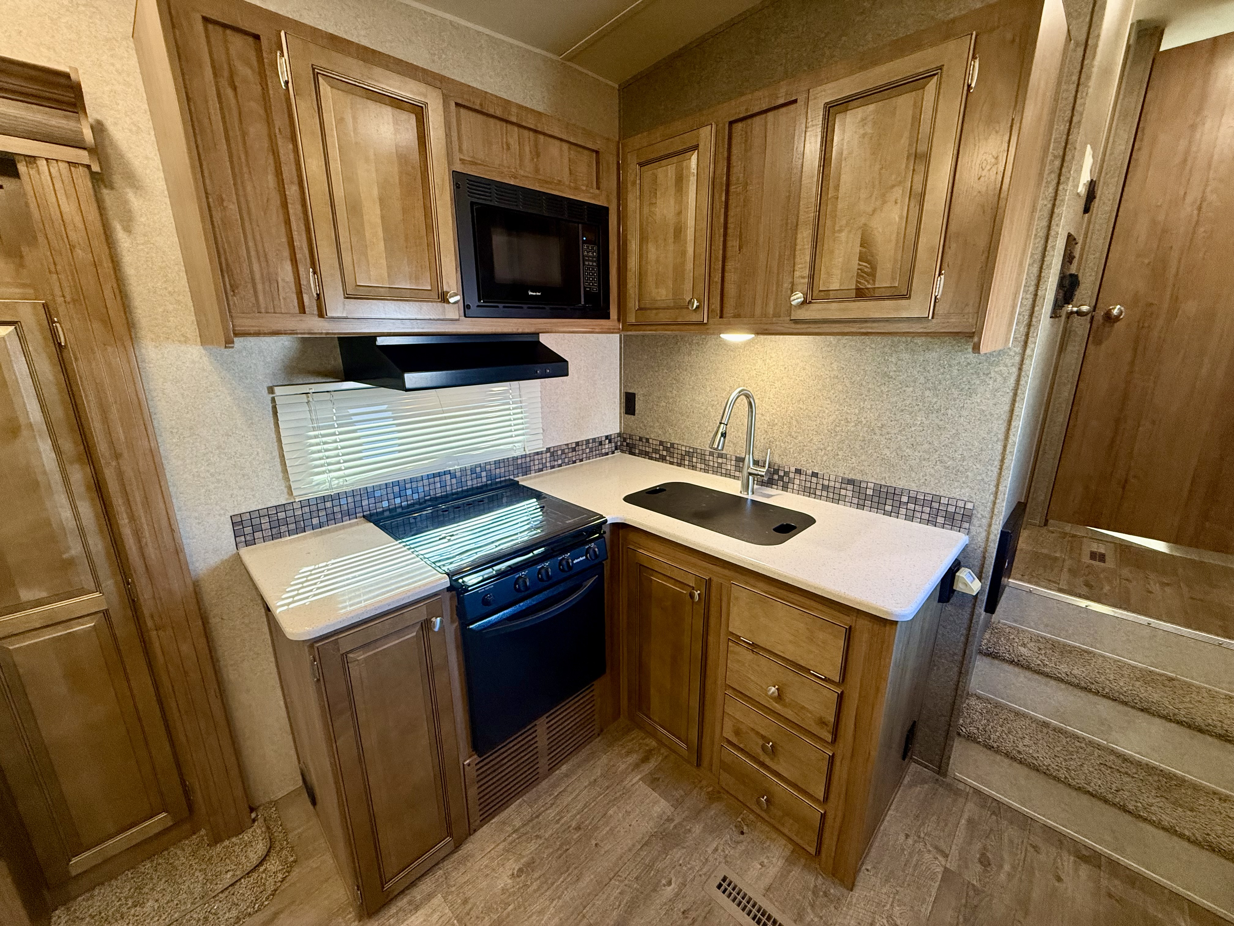 2018 Forest River Rockwood Ultra Lite 2650WS - Image 9
