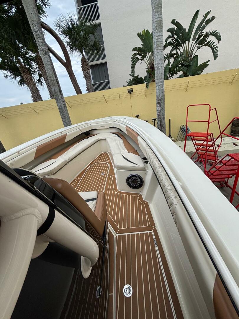 2013 Statement 35 Center Console - Image 27