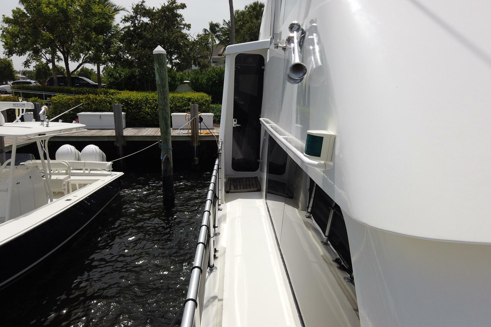 1999 Viking Motoryacht - Image 7