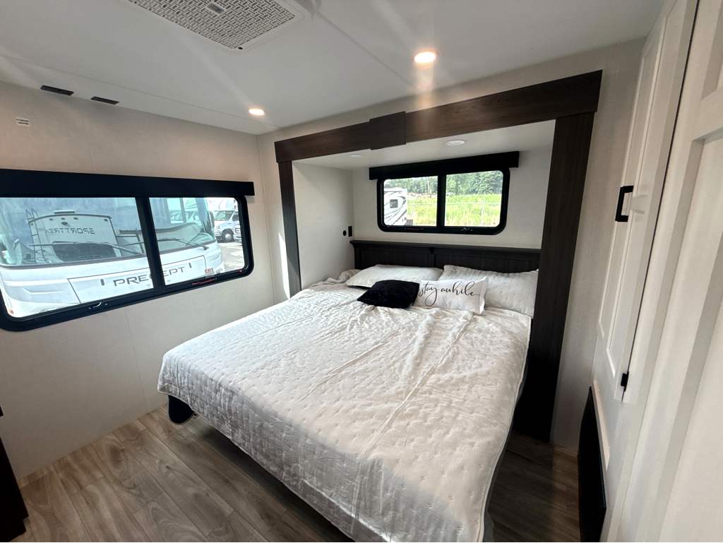 2027 VENTURE RV SPORTTREK 333VFK - Image 21