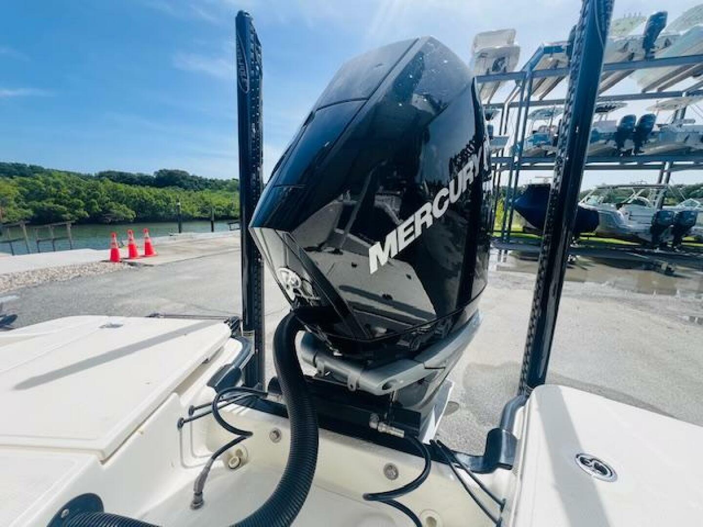 2023 Boston Whaler 250 DAUNTLESS Base - Image 25