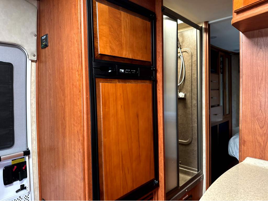 2013 COACHMEN CONCORD 300TS - Image 10