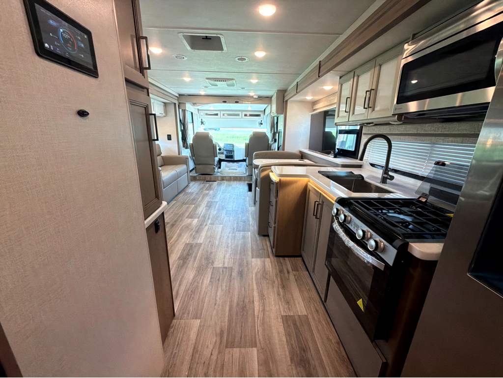 2027 THOR MOTOR COACH HURRICANE 36H - Image 21