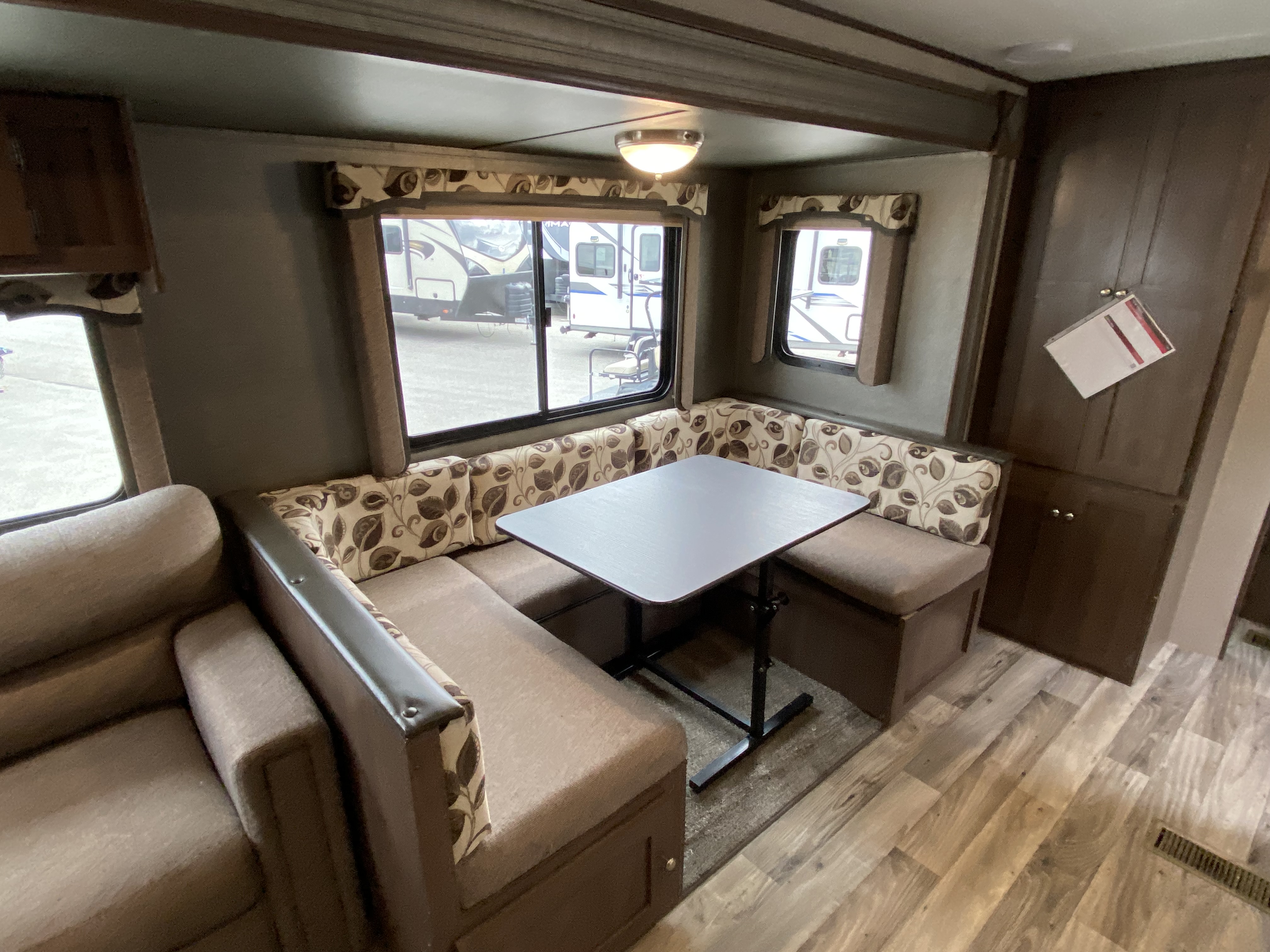2019 KEYSTONE HIDEOUT 29BHS - Image 12