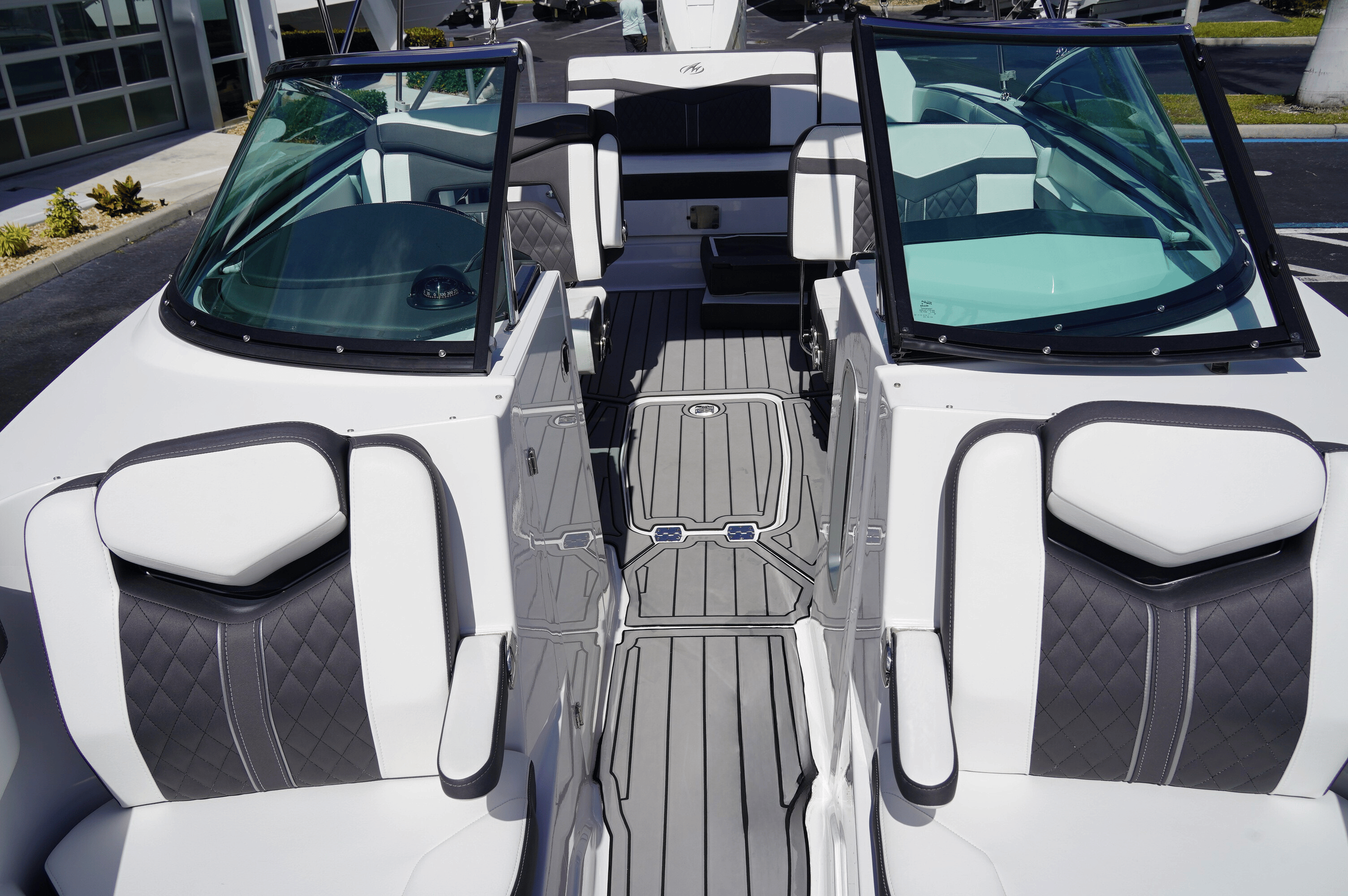 2023 MONTEREY 275SS - Image 26