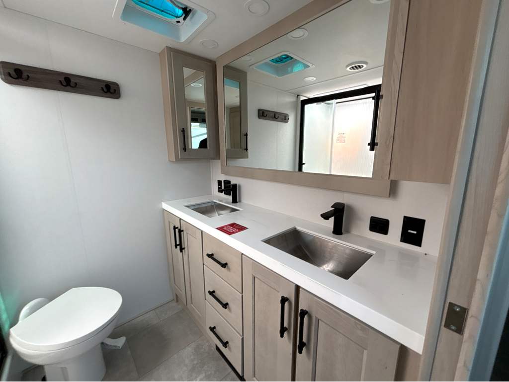 2026 GRAND DESIGN SOLITUDE 376RD - Image 24
