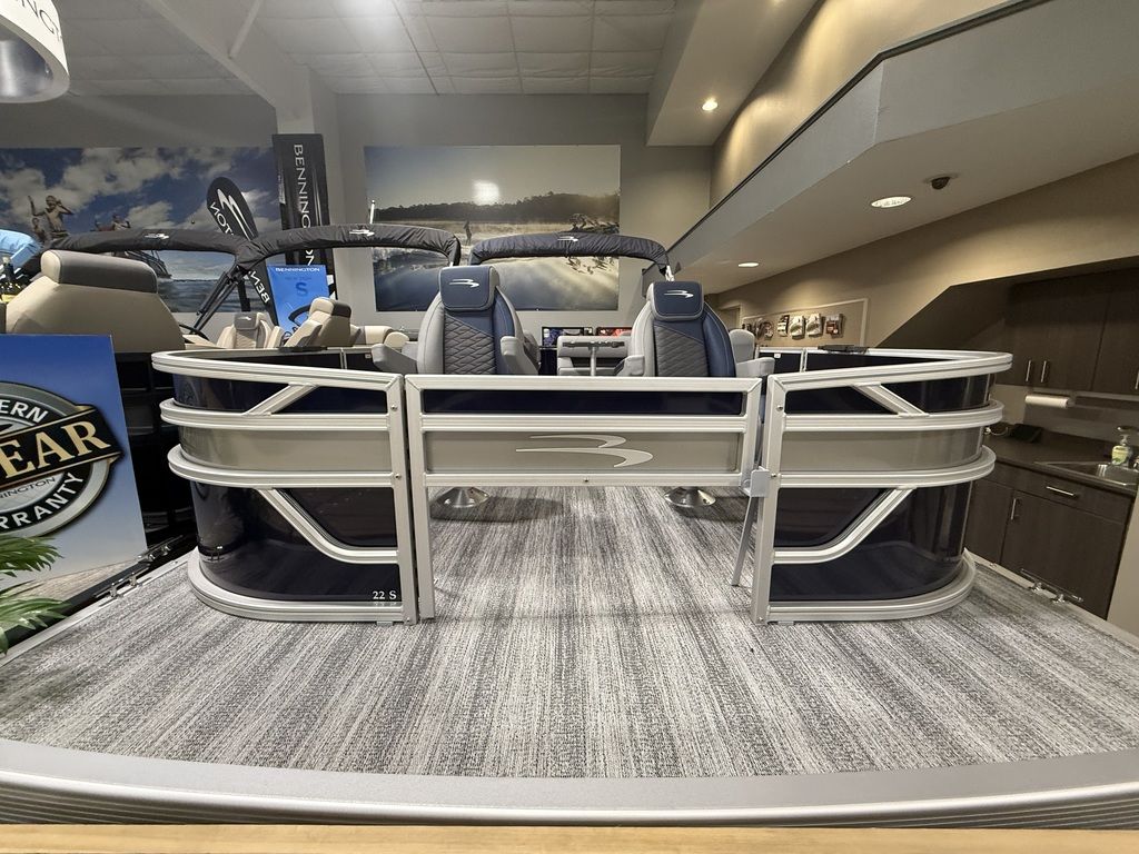 2026 Bennington 22SF TriToon Pontoon - Image 7