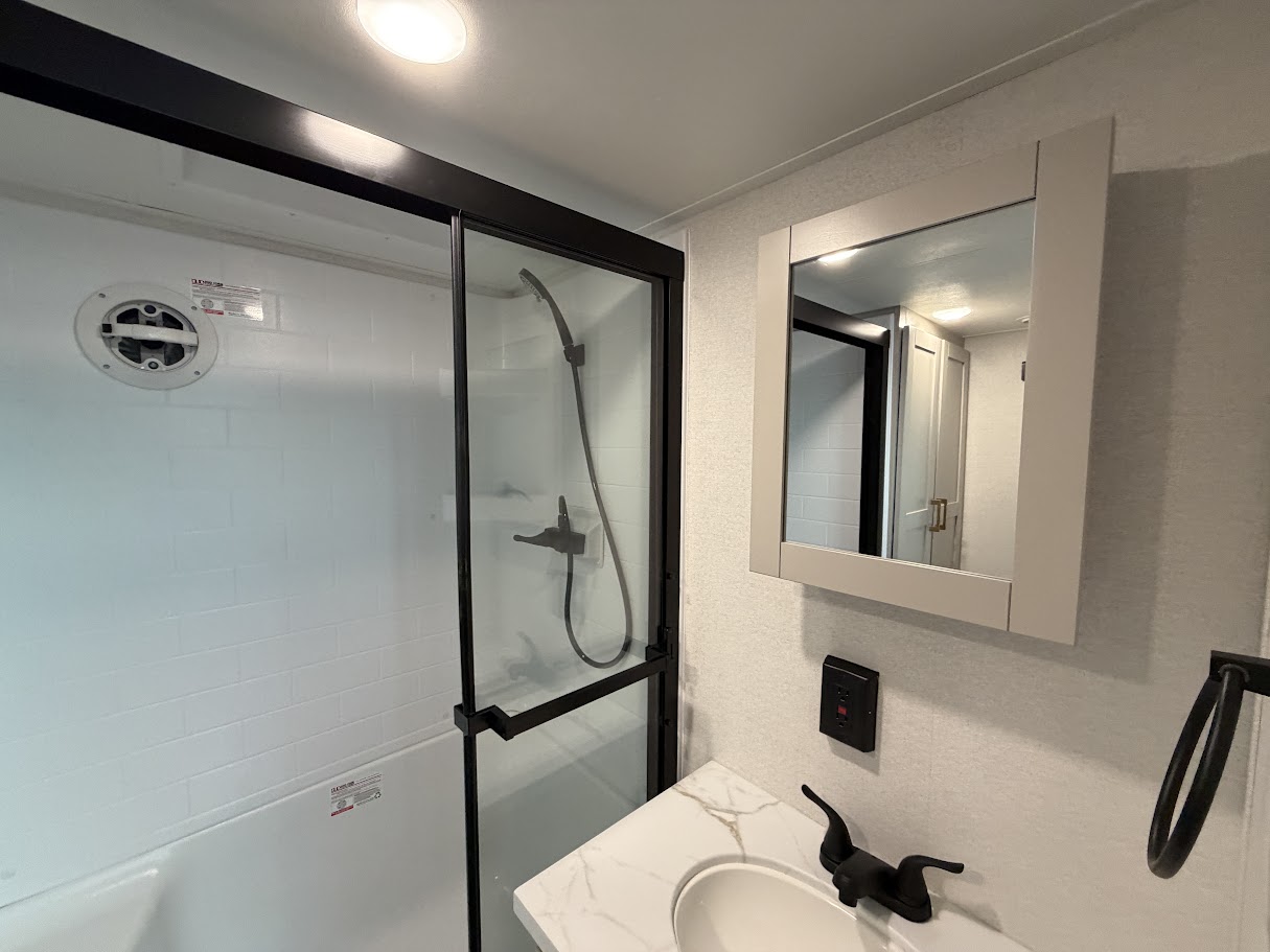 2027 JAYCO JAY FLIGHT BUNGALOW 404LOFT - Image 35