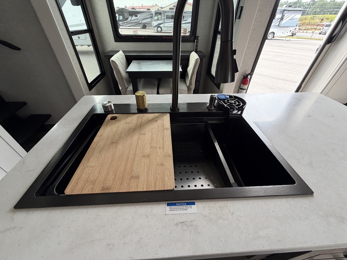 2025 JAYCO NORTH POINT 382FLRB - Image 24