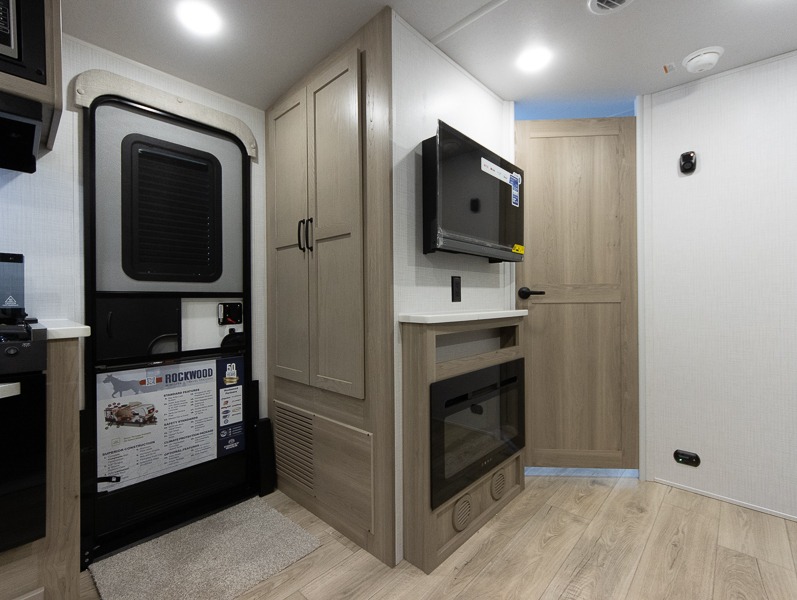 2025 Forest River Rockwood Mini Lite 2516S - Image 13