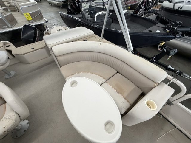 2002 CRESTLINER 2085 CFI - Image 10