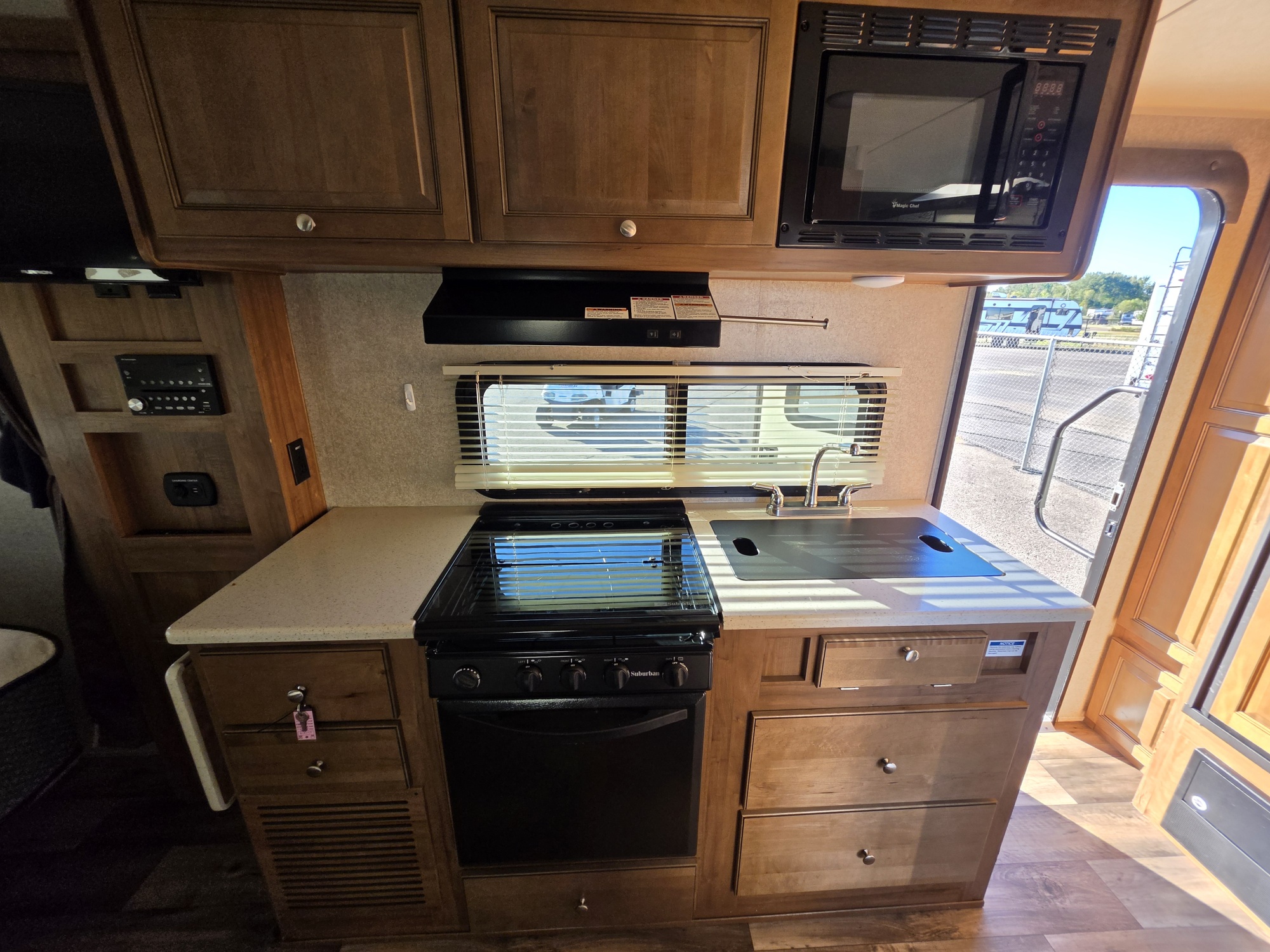 2017 FLAGSTAFF MICROLITE 21FBRS - Image 12