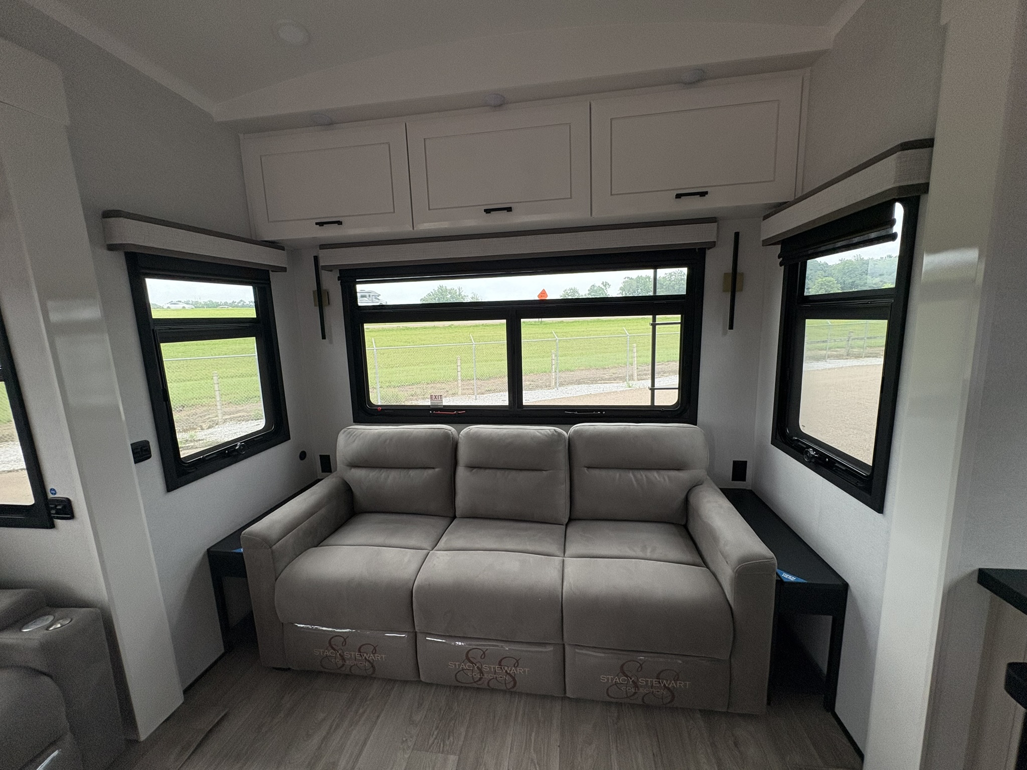 2027 JAYCO PINNACLE 32RLTS - Image 25